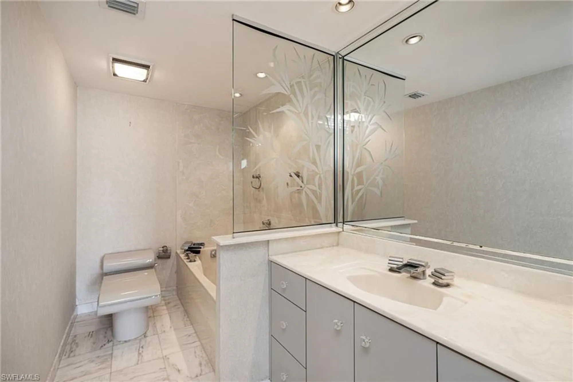 Property Slideshow image 30 of 49 | 3200 gulf shore blvd 401, Naples, FL, 34103