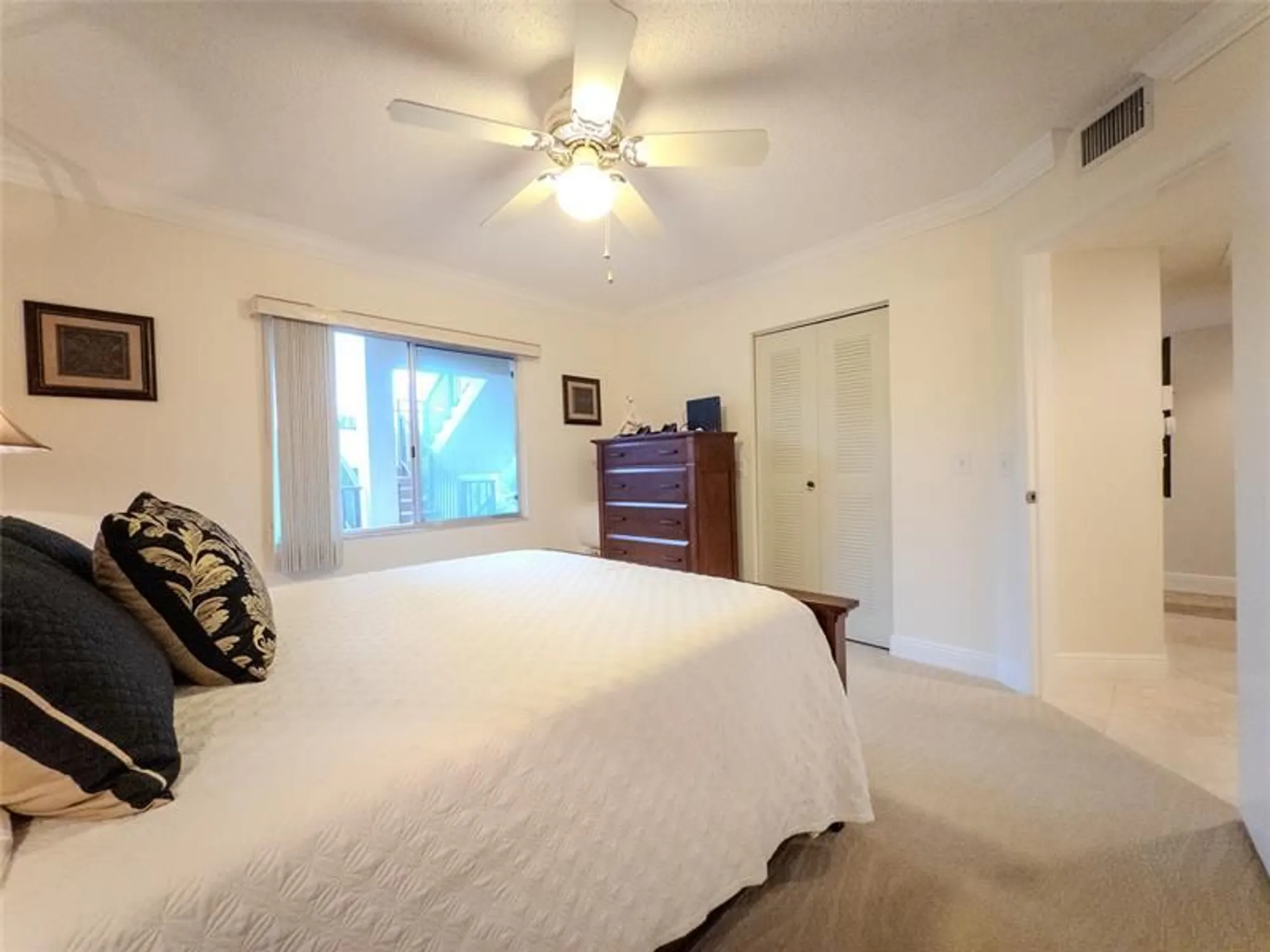 Property Slideshow image 16 of 40 | 901 sw 141st ave apt 301, Pembroke Pines, FL, 33027