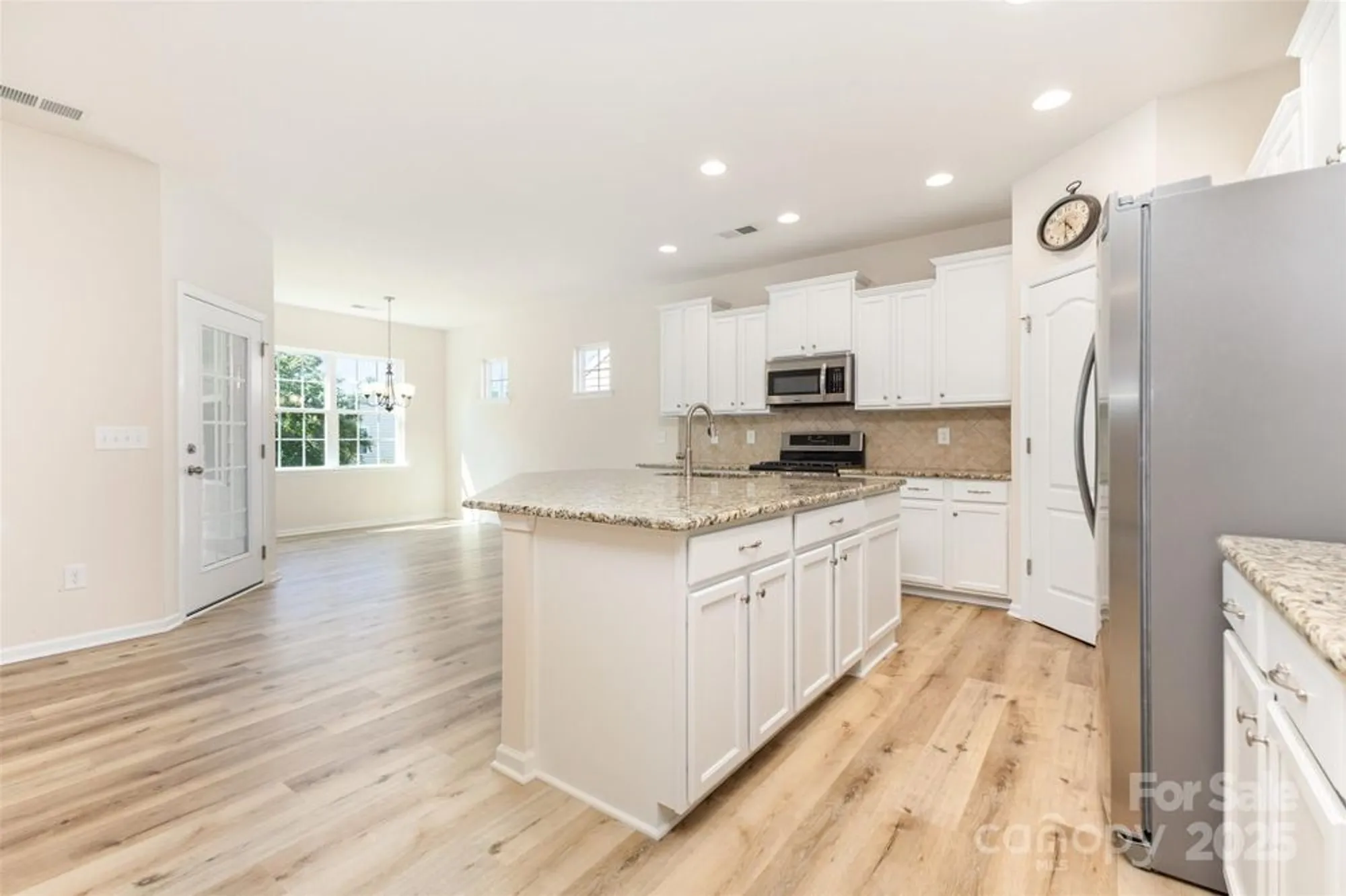 Property Slideshow image 12 of 28 | 6007 edinburgh ln, Fort Mill, SC, 29707