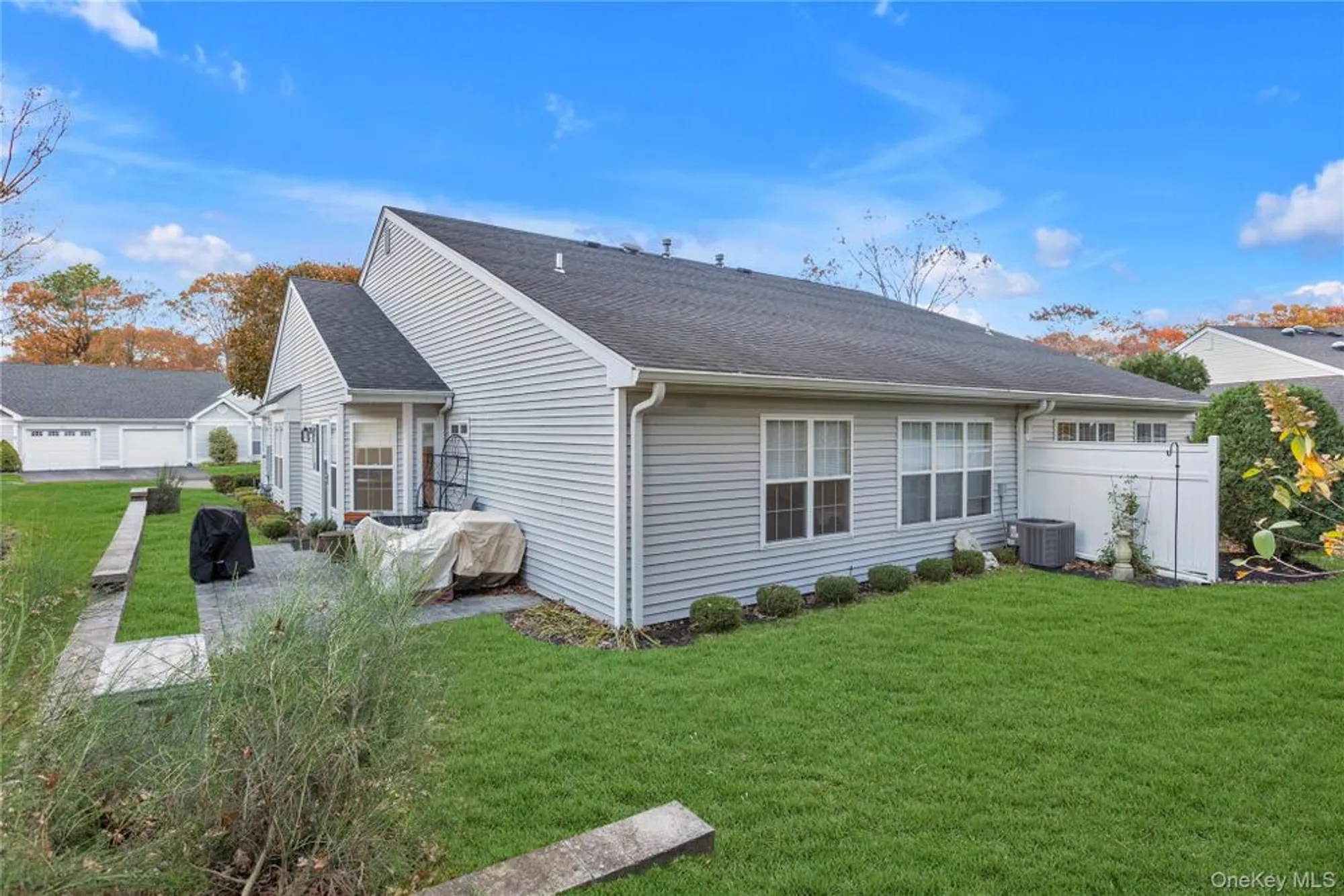 Property Slideshow image 18 of 28 | 256 glen dr, Ridge, NY, 11961