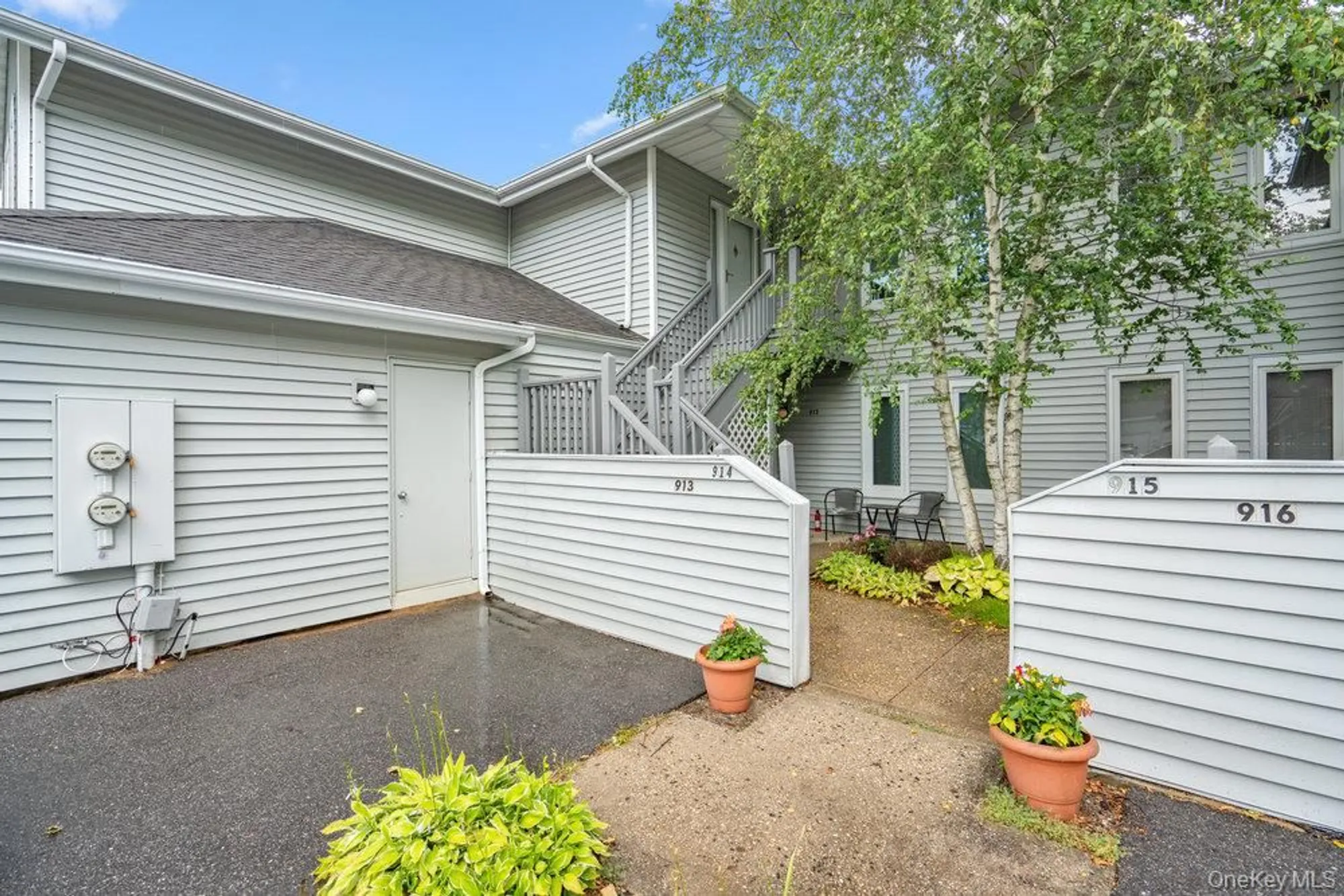 Property Slideshow image 4 of 35 | 914 fenway rd, Saint James, NY, 11780