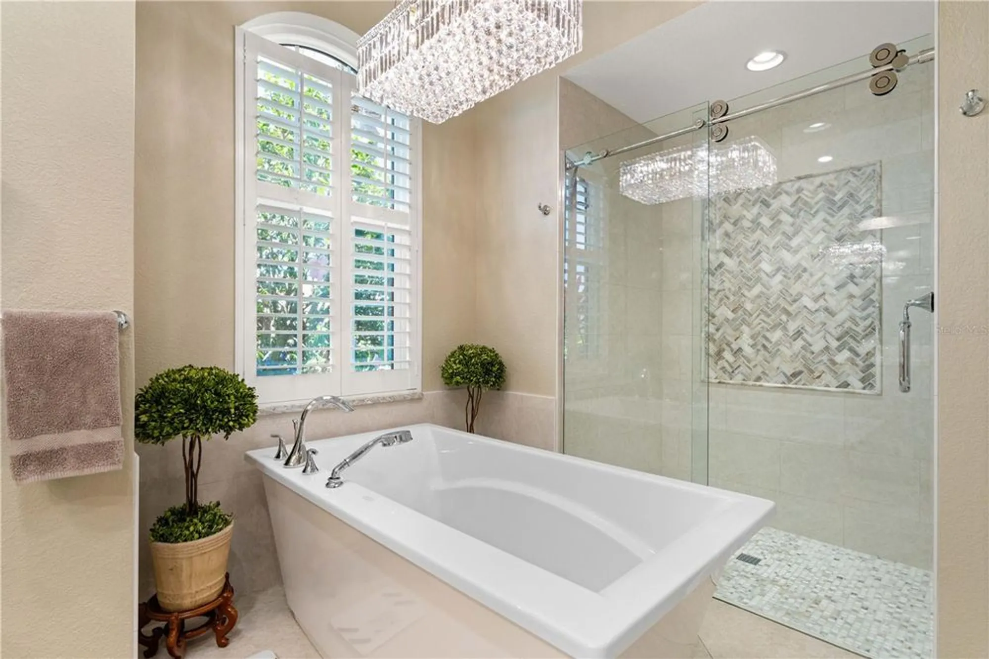 Property Slideshow image 43 of 71 | 13761 long lake ln, Port Charlotte, FL, 33953