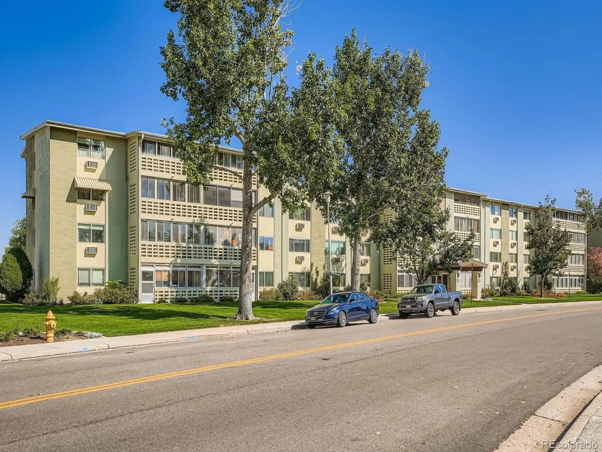 Property Slideshow image 2 of 31 | 680 s alton way unit 1b, Denver, CO, 80247
