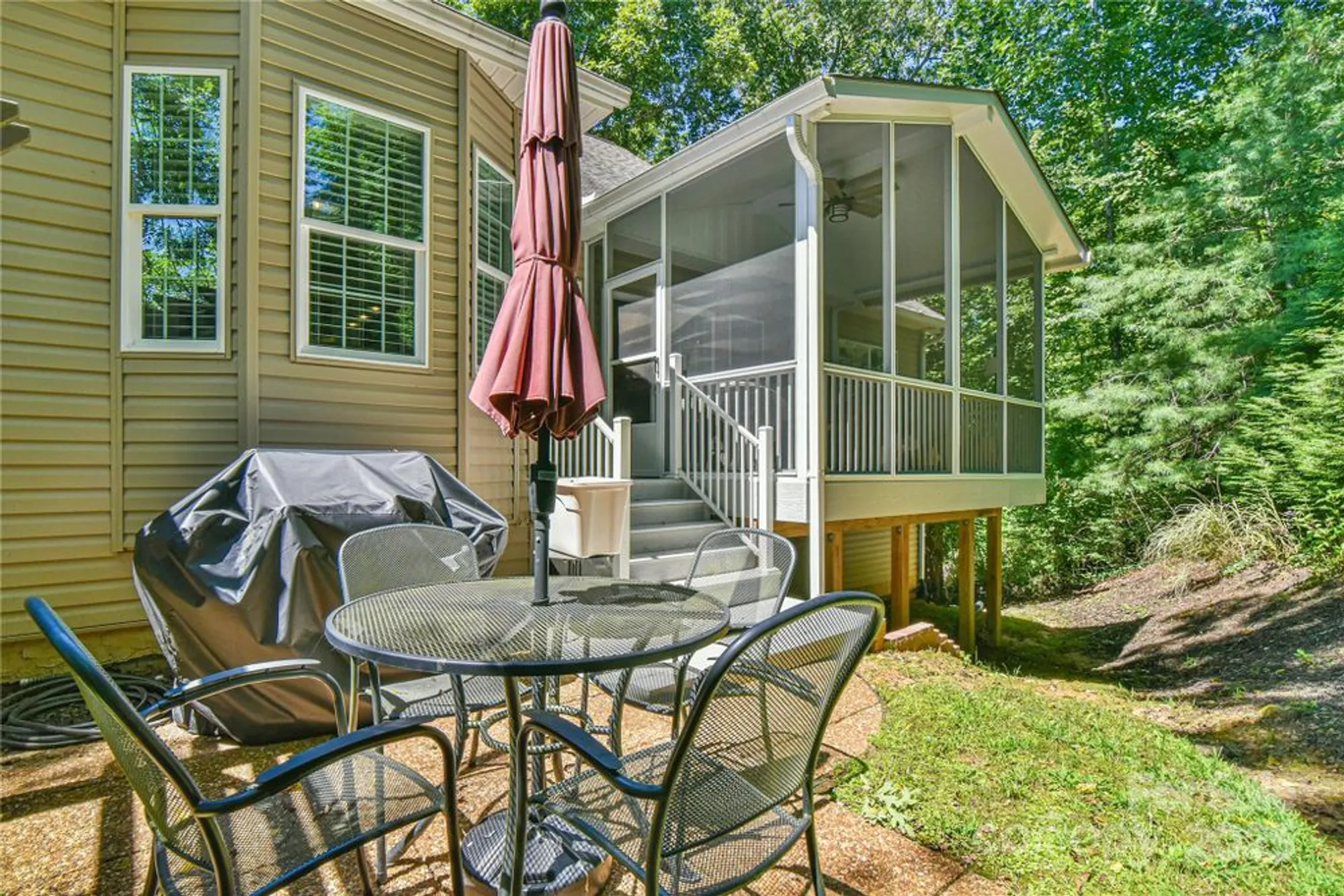 Property Slideshow image 26 of 32 | 34 waterbury ct, Hendersonville, NC, 28791
