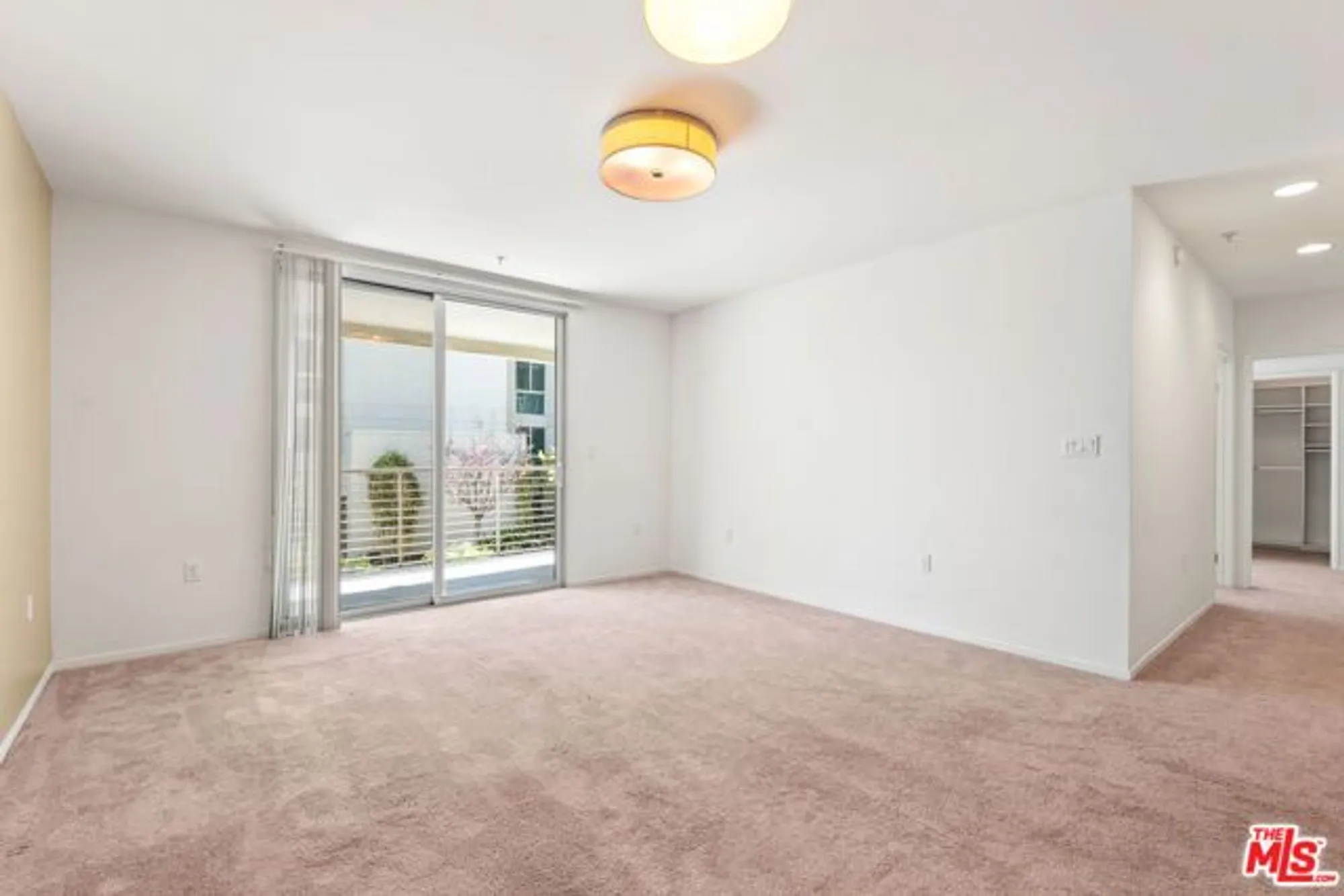 Property Slideshow image 18 of 41 | 267 s san pedro st unit 211, Los Angeles, CA, 90012