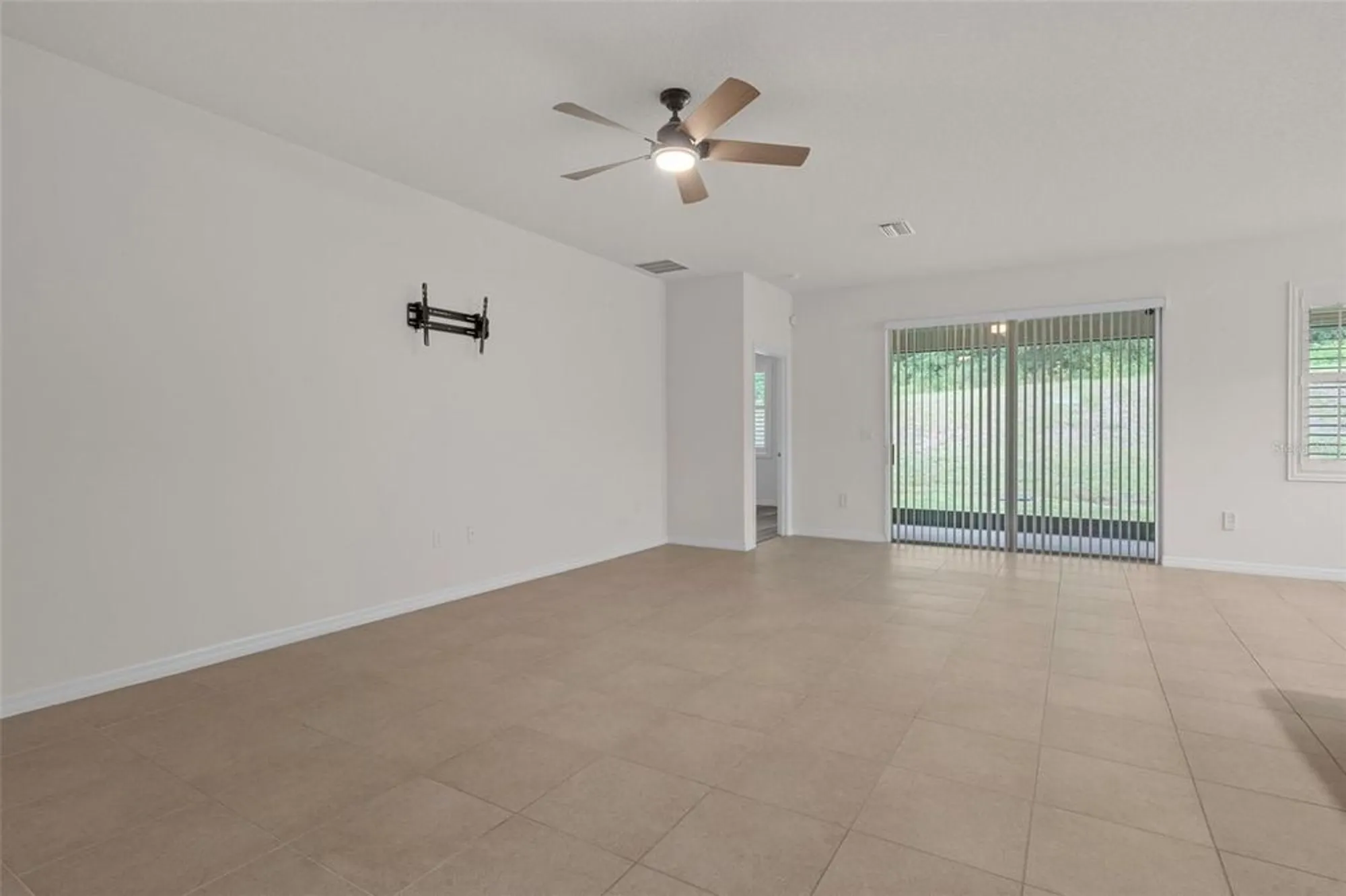 Property Slideshow image 10 of 50 | 12735 eastpointe dr, Dade City, FL, 33525