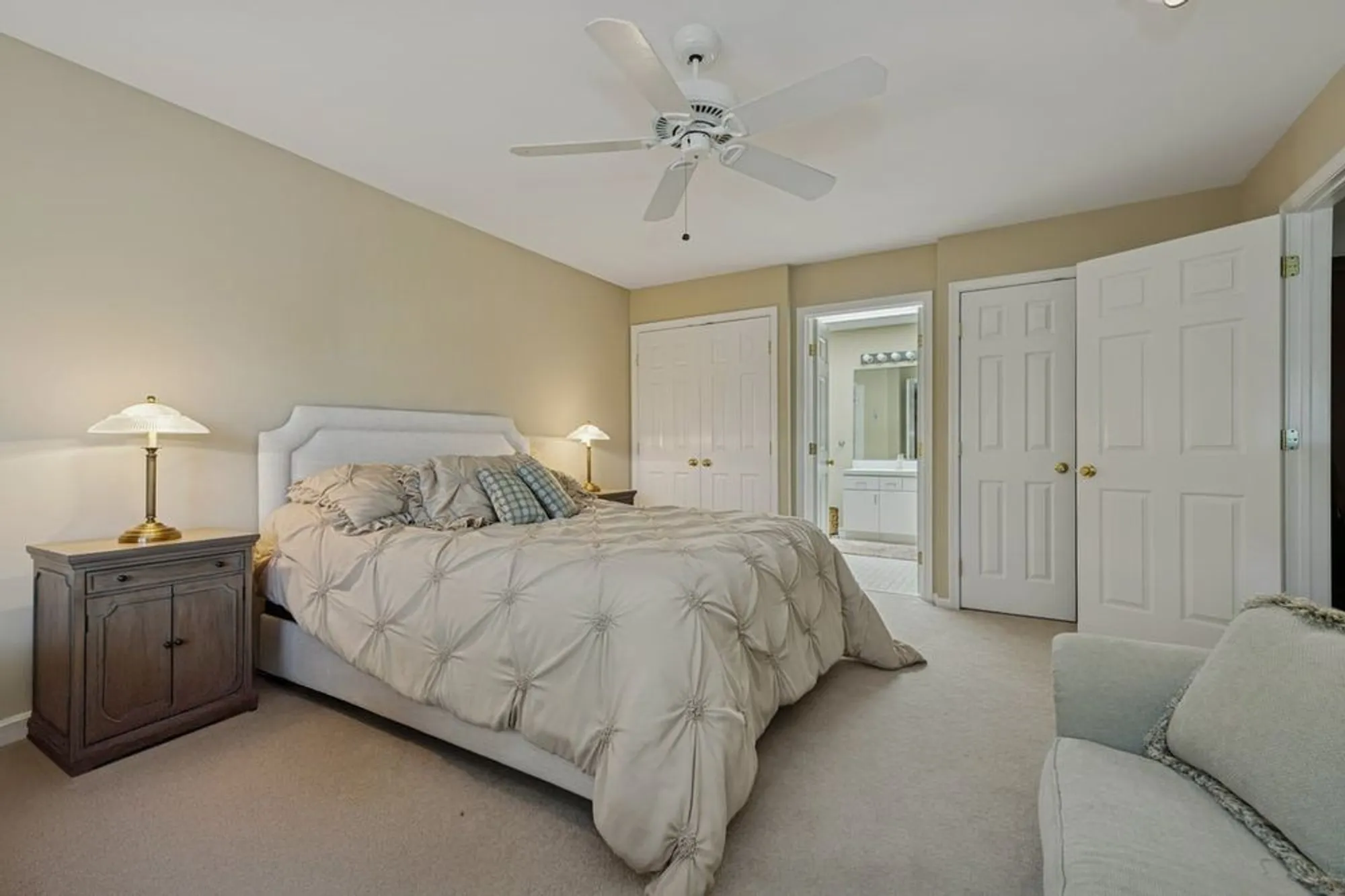 Property Slideshow image 28 of 55 | 868 longmeadow ct, Lake Barrington, IL, 60010