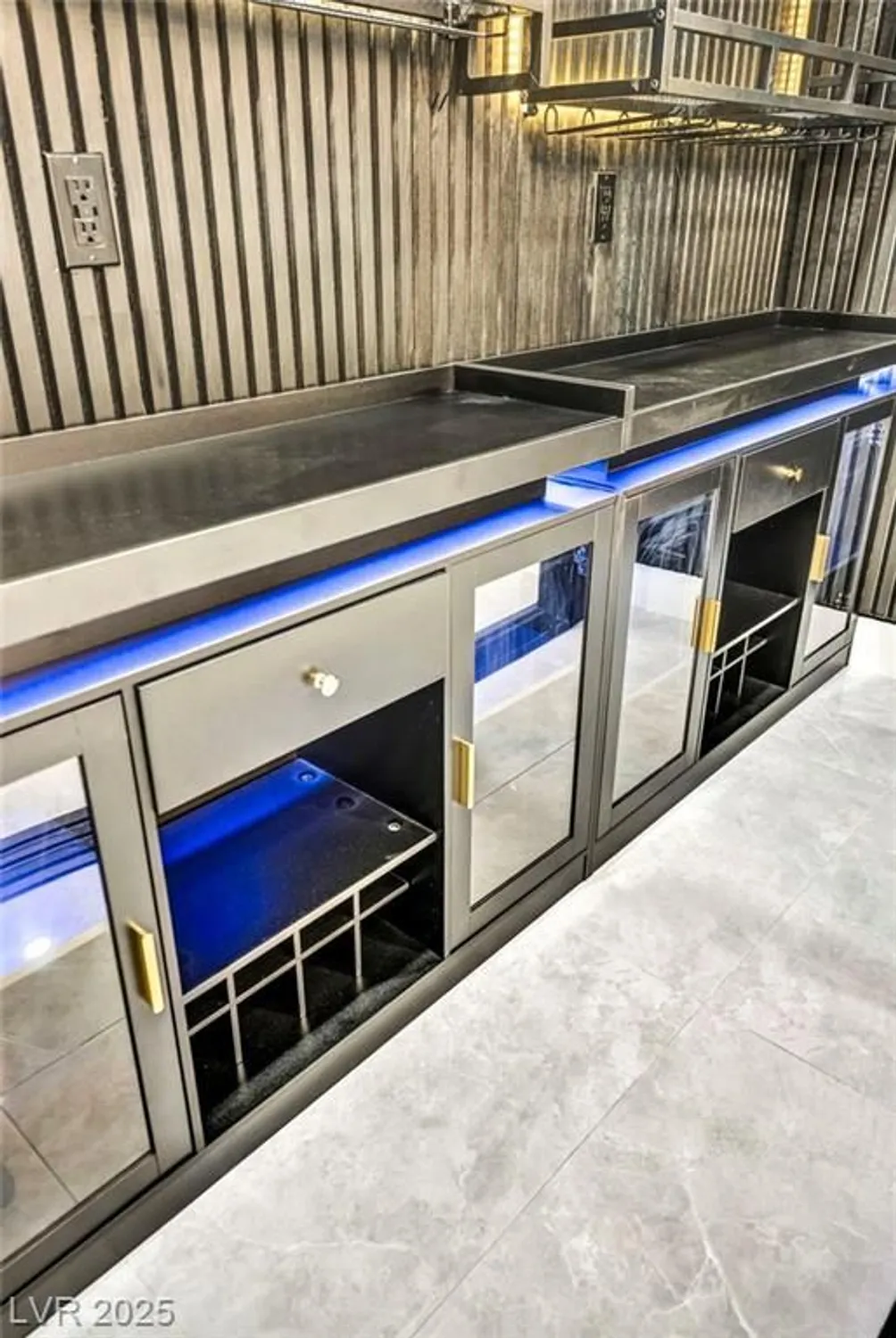 Property Slideshow image 28 of 70 | 2920 crown ridge dr, Las Vegas, NV, 89134