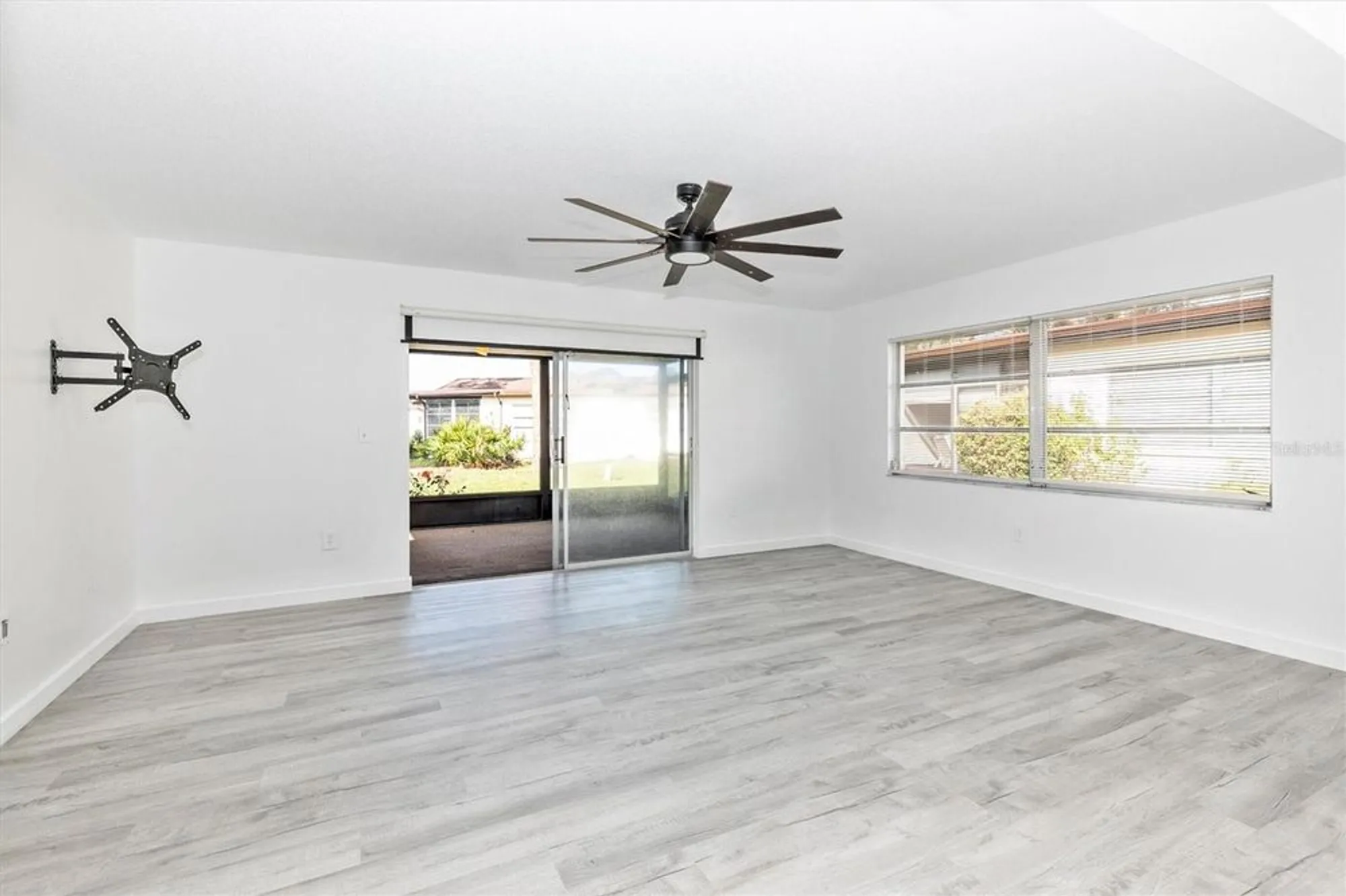 Property Slideshow image 11 of 74 | 6124 green view dr # 139, Sarasota, FL, 34231