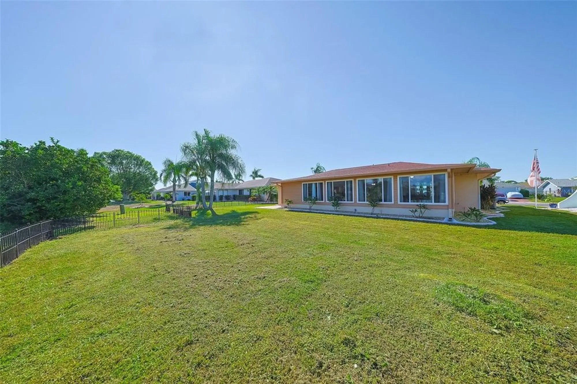 Property Slideshow image 31 of 39 | 627 fort duquesna dr, Sun City Center, FL, 33573