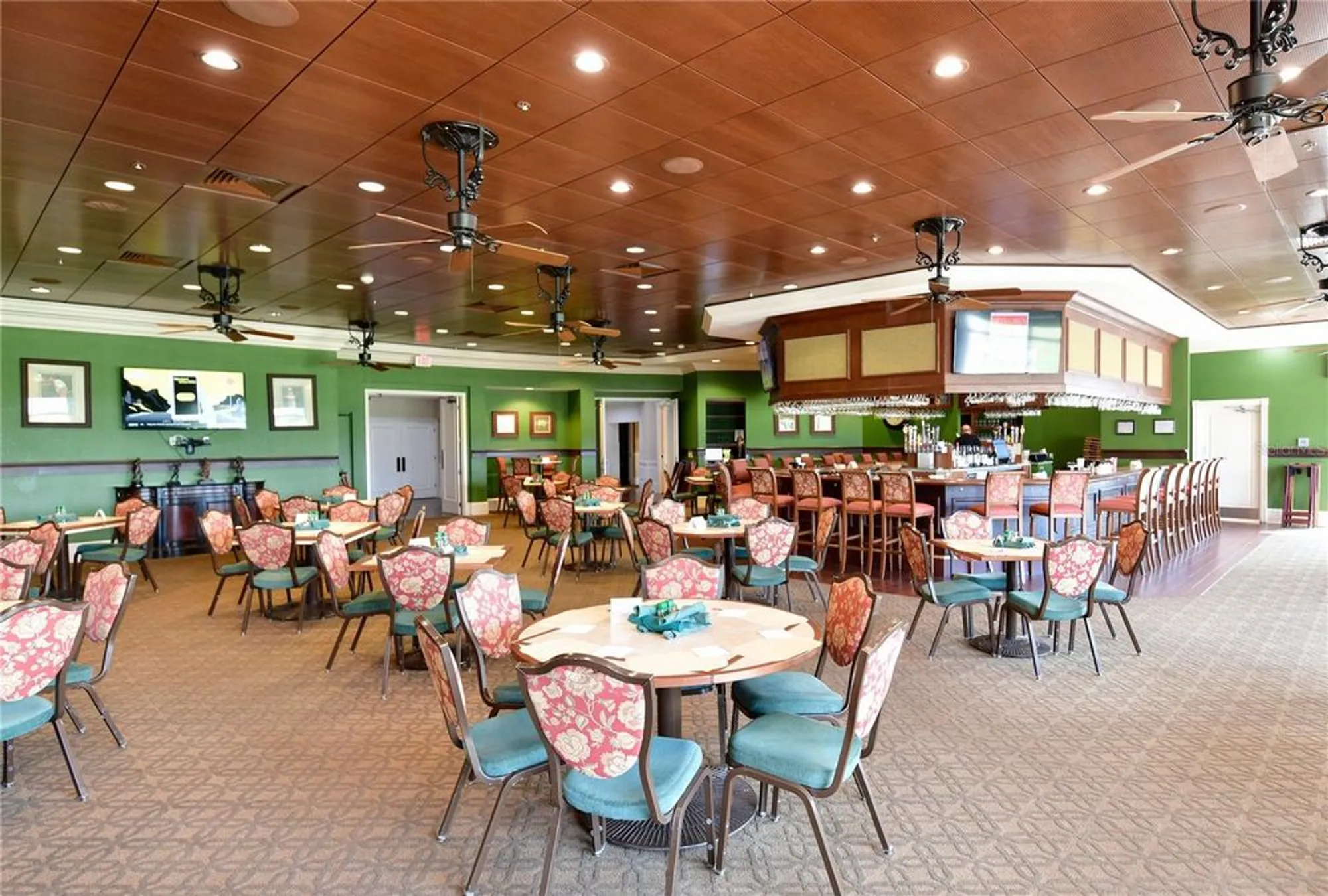 Property Slideshow image 33 of 70 | 6904 drewrys blf apt 803, Bradenton, FL, 34203