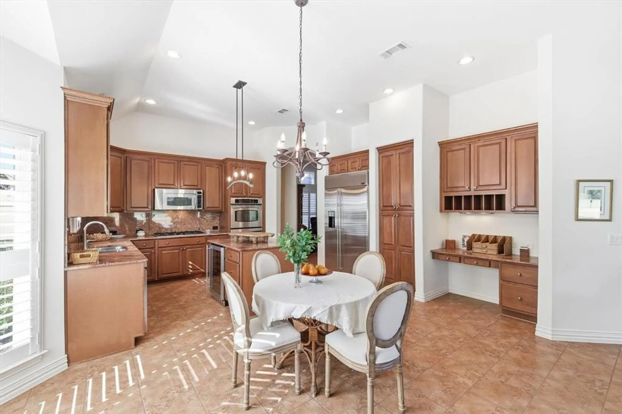 Property Slideshow image 11 of 39 | 9501 grandview dr, Denton, TX, 76207