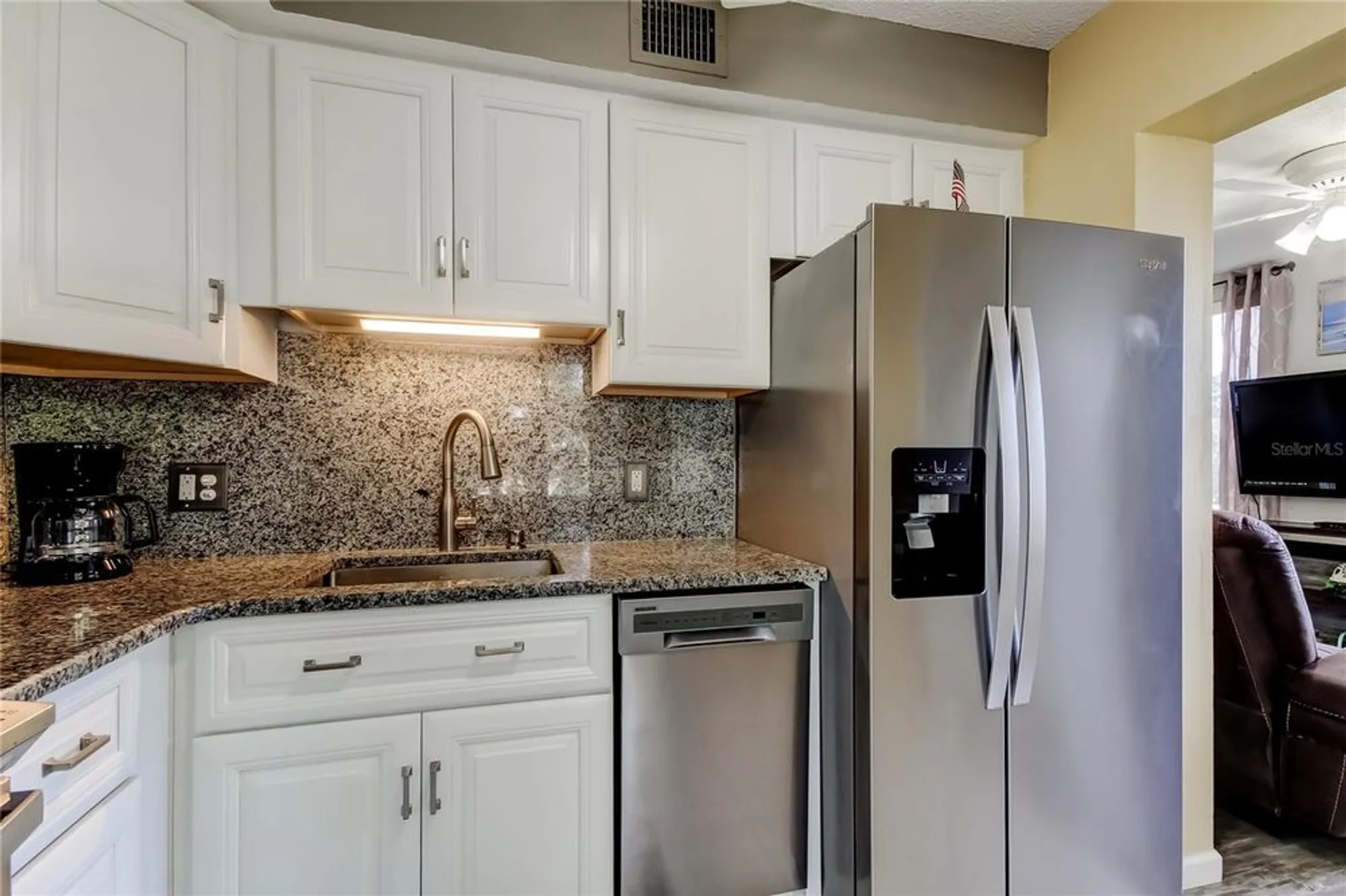 Property Slideshow image 18 of 75 | 2457 ecuadorian way apt 57, Clearwater, FL, 33763