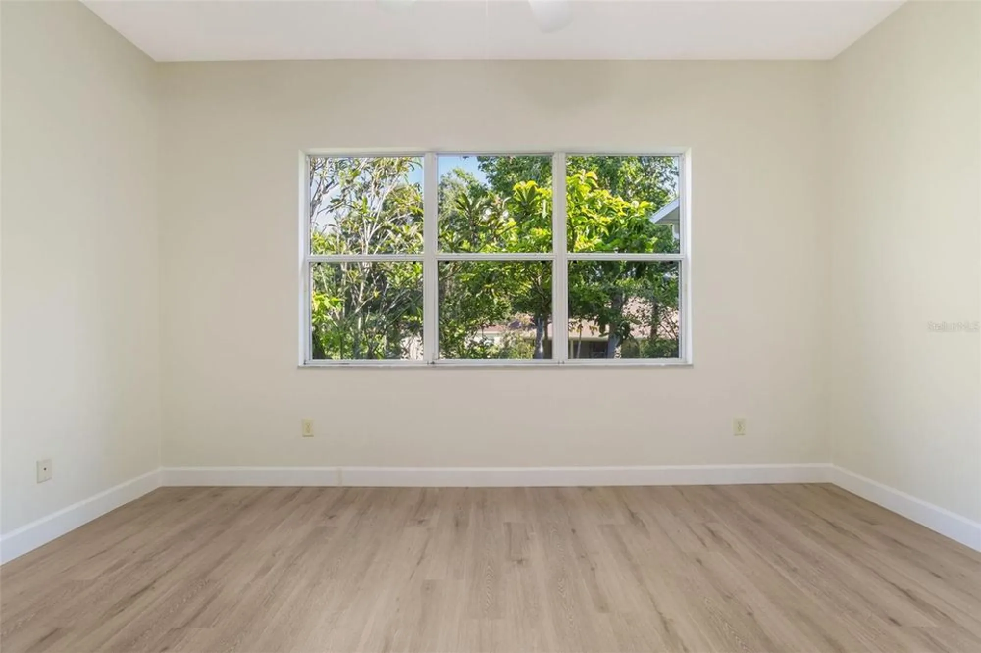 Property Slideshow image 16 of 50 | 103 crescent moon dr, Groveland, FL, 34736