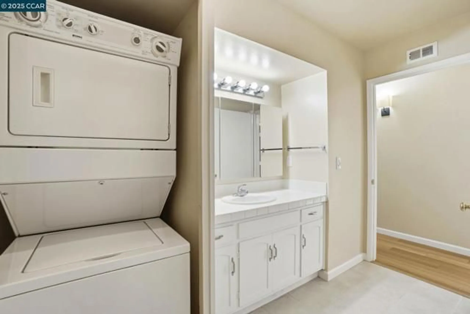 Property Slideshow image 18 of 29 | 2425 pine knoll dr 1, Walnut Creek, CA, 94595
