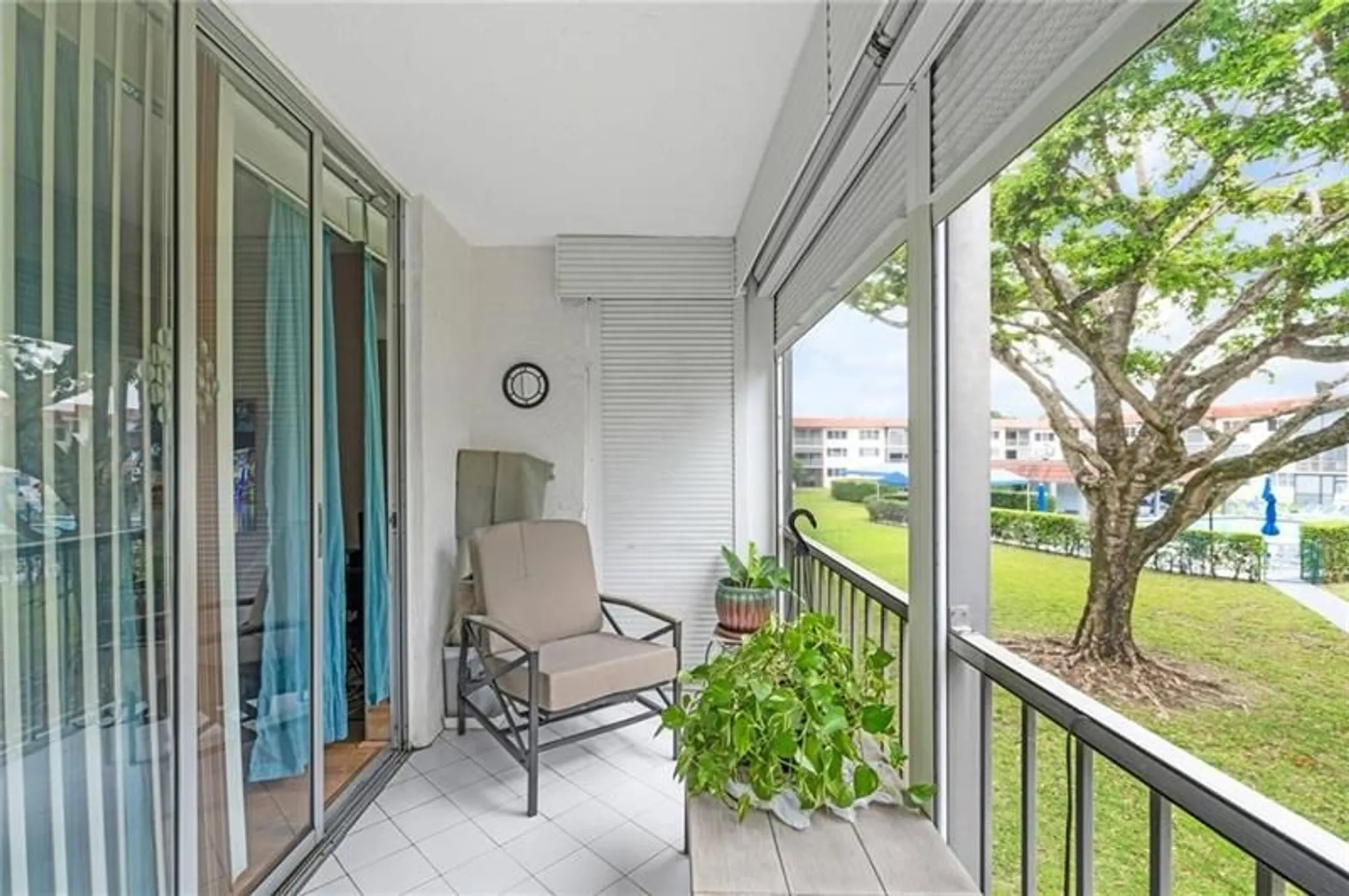Property Slideshow image 12 of 31 | 9800 n hollybrook lake dr 202, Pembroke Pines, FL, 33025