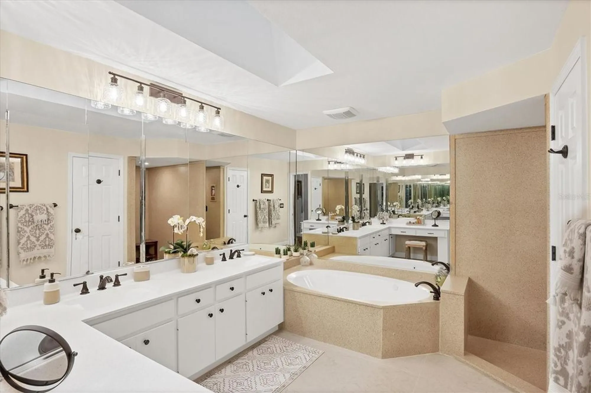 Property Slideshow image 42 of 94 | 7254 oak moss dr 72, Sarasota, FL, 34241