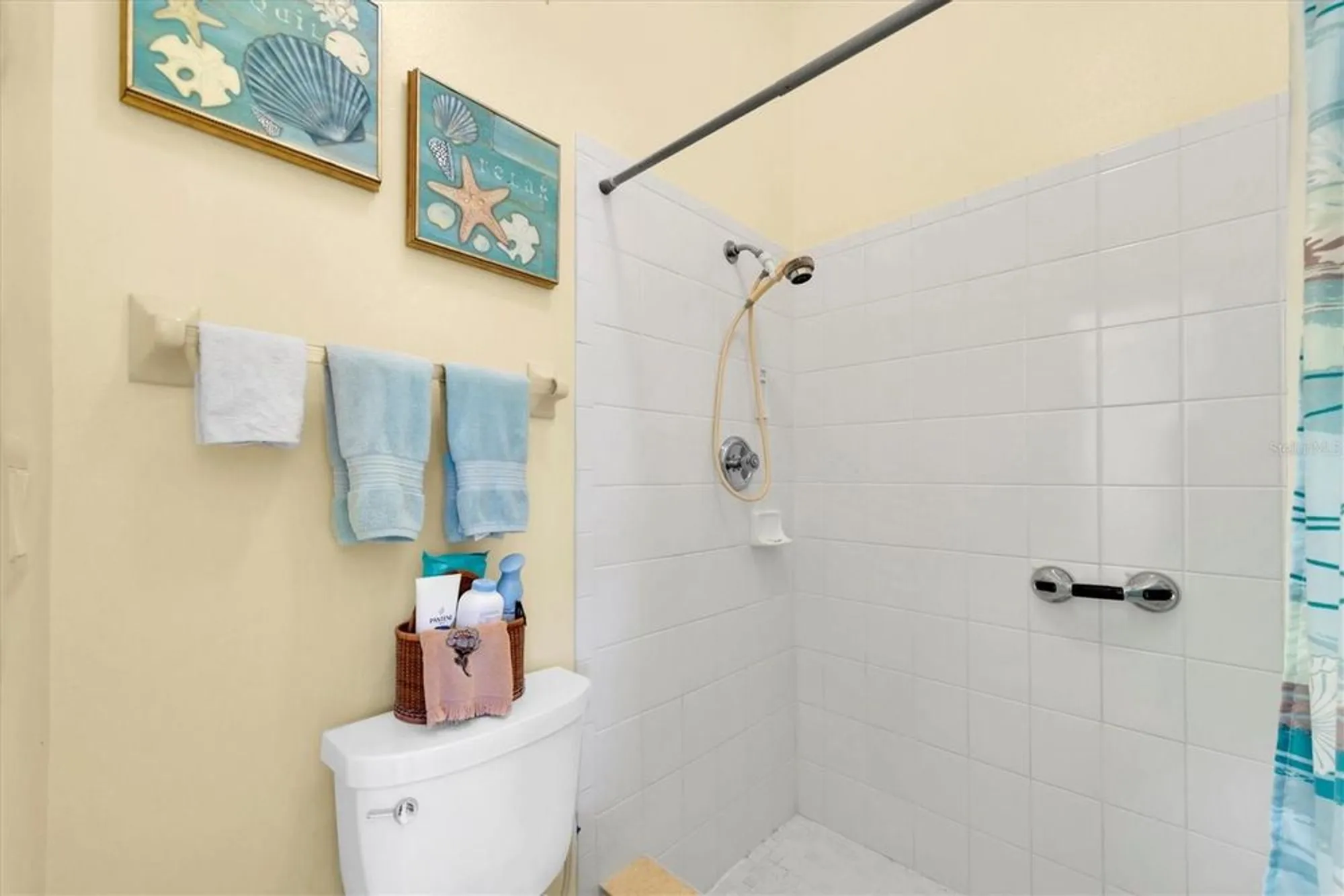 Property Slideshow image 19 of 57 | 801 waterside ln, Bradenton, FL, 34209