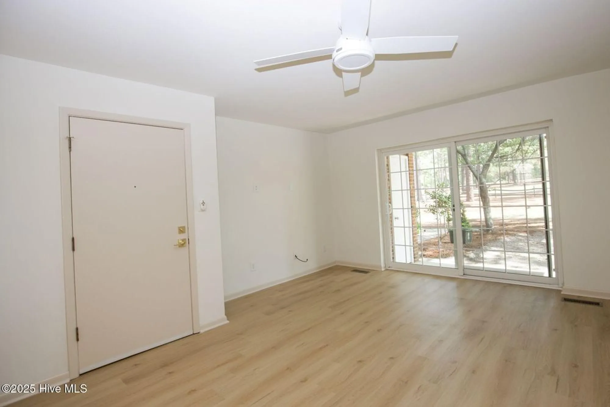 Property Slideshow image 6 of 28 | 317 driftwood cir unit b, Southern Pines, NC, 28387