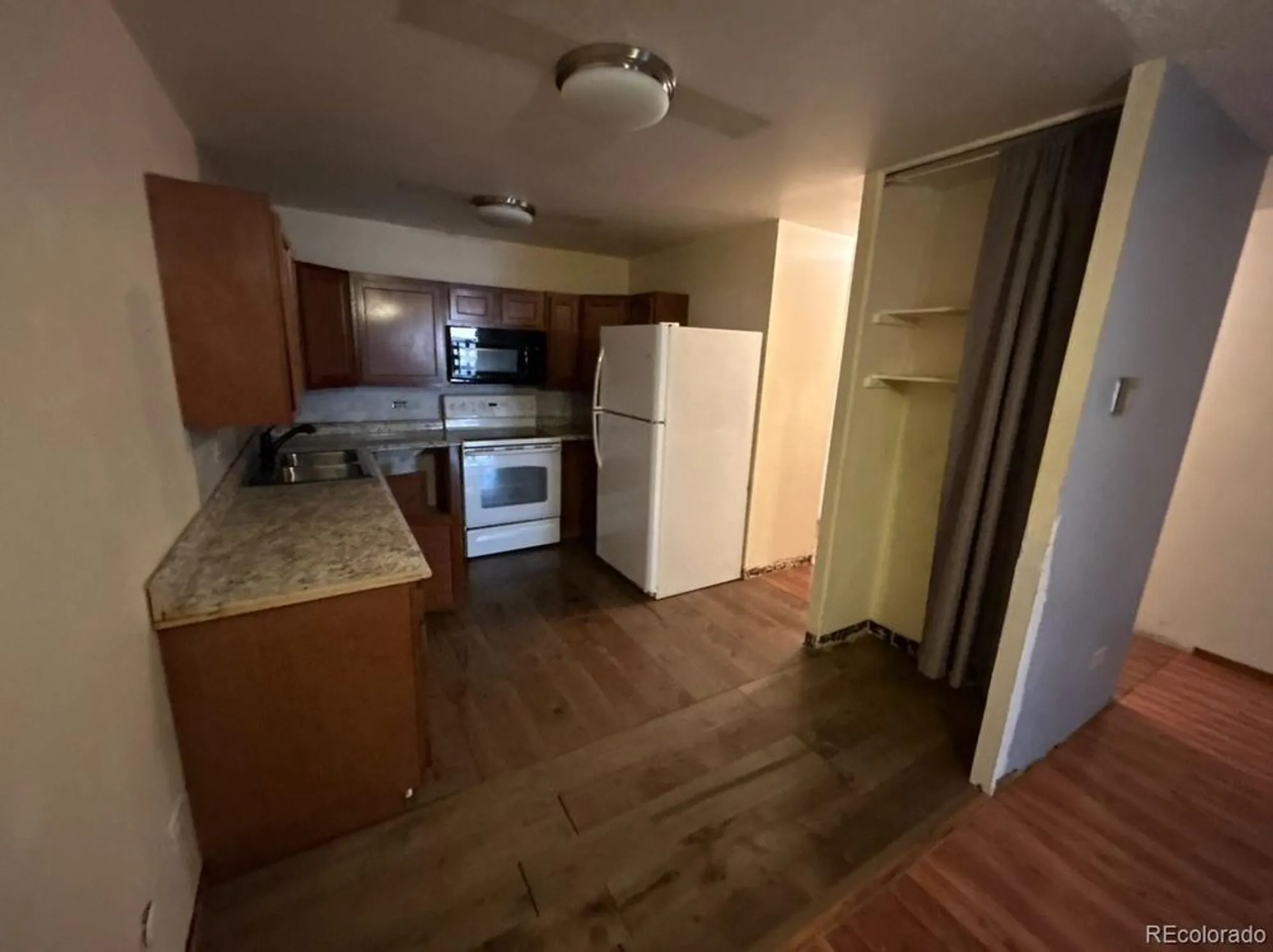 Property Slideshow image 4 of 13 | 610 s clinton st 8b, Denver, CO, 80247