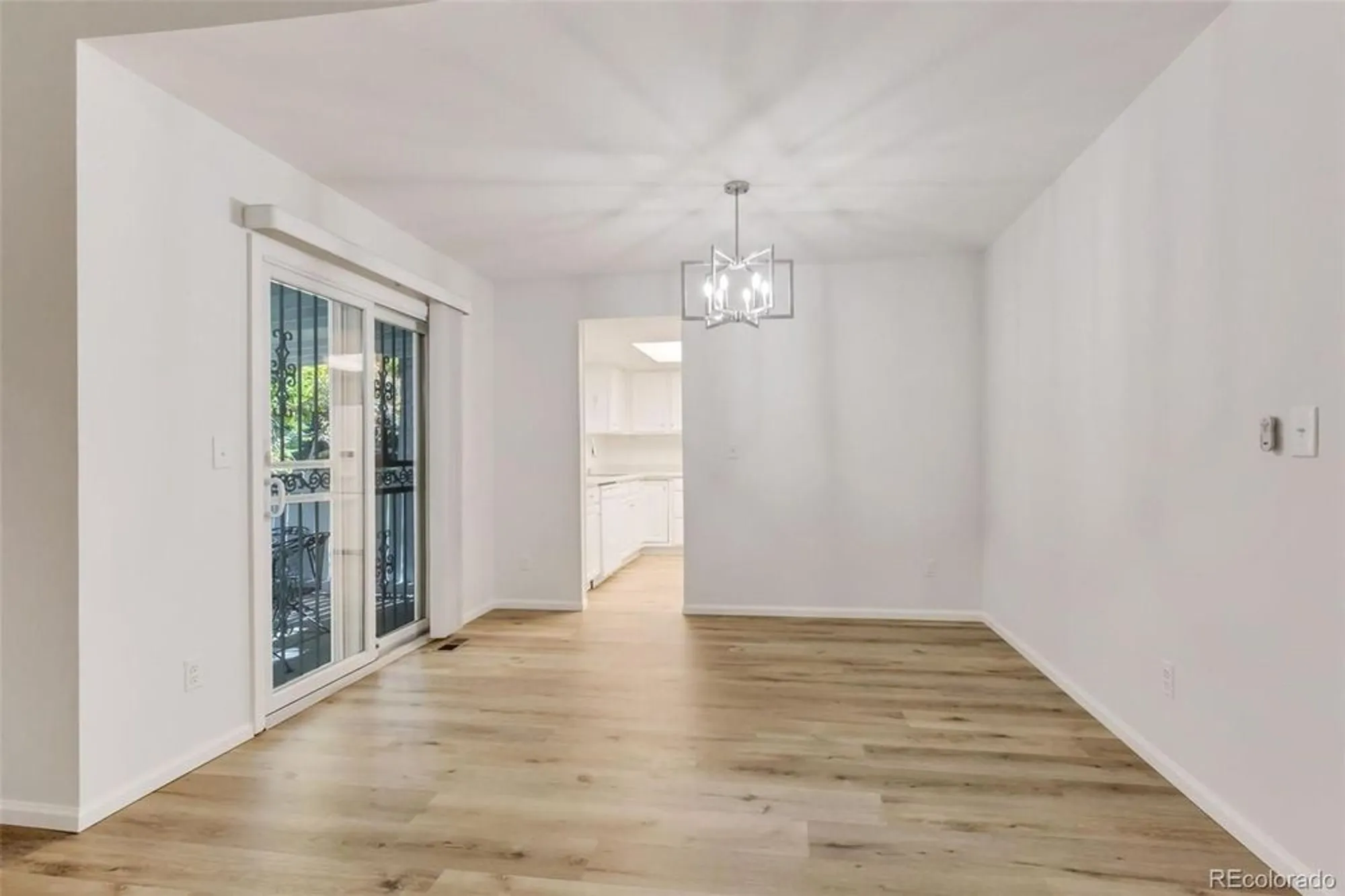 Property Slideshow image 7 of 49 | 13886 e linvale pl, Aurora, CO, 80014