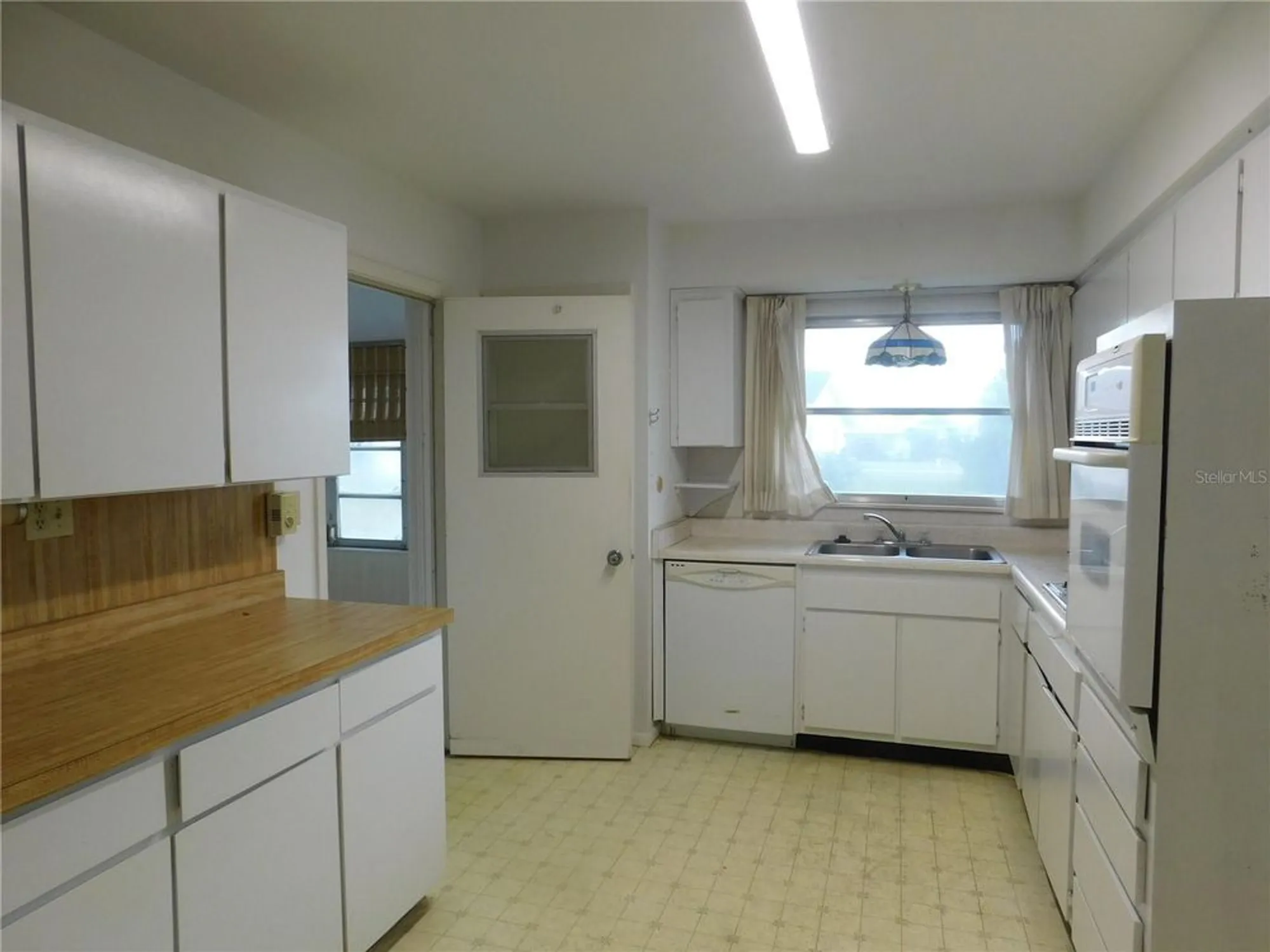 Property Slideshow image 13 of 21 | 1224 valley forge blvd, Sun City Center, FL, 33573