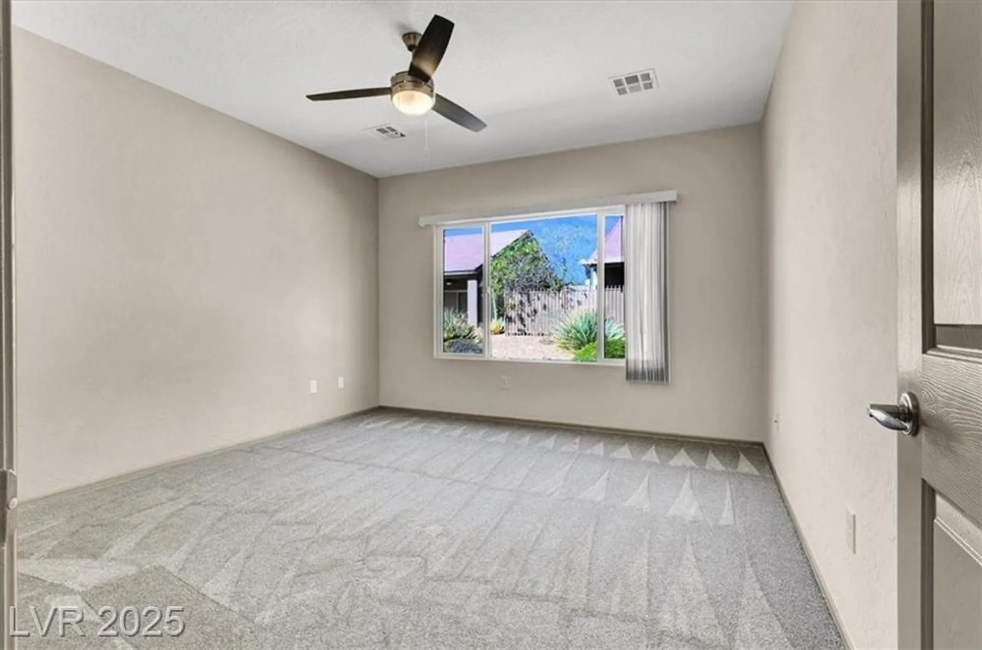 Property Slideshow image 13 of 52 | 7839 lyrebird dr, North Las Vegas, NV, 89084