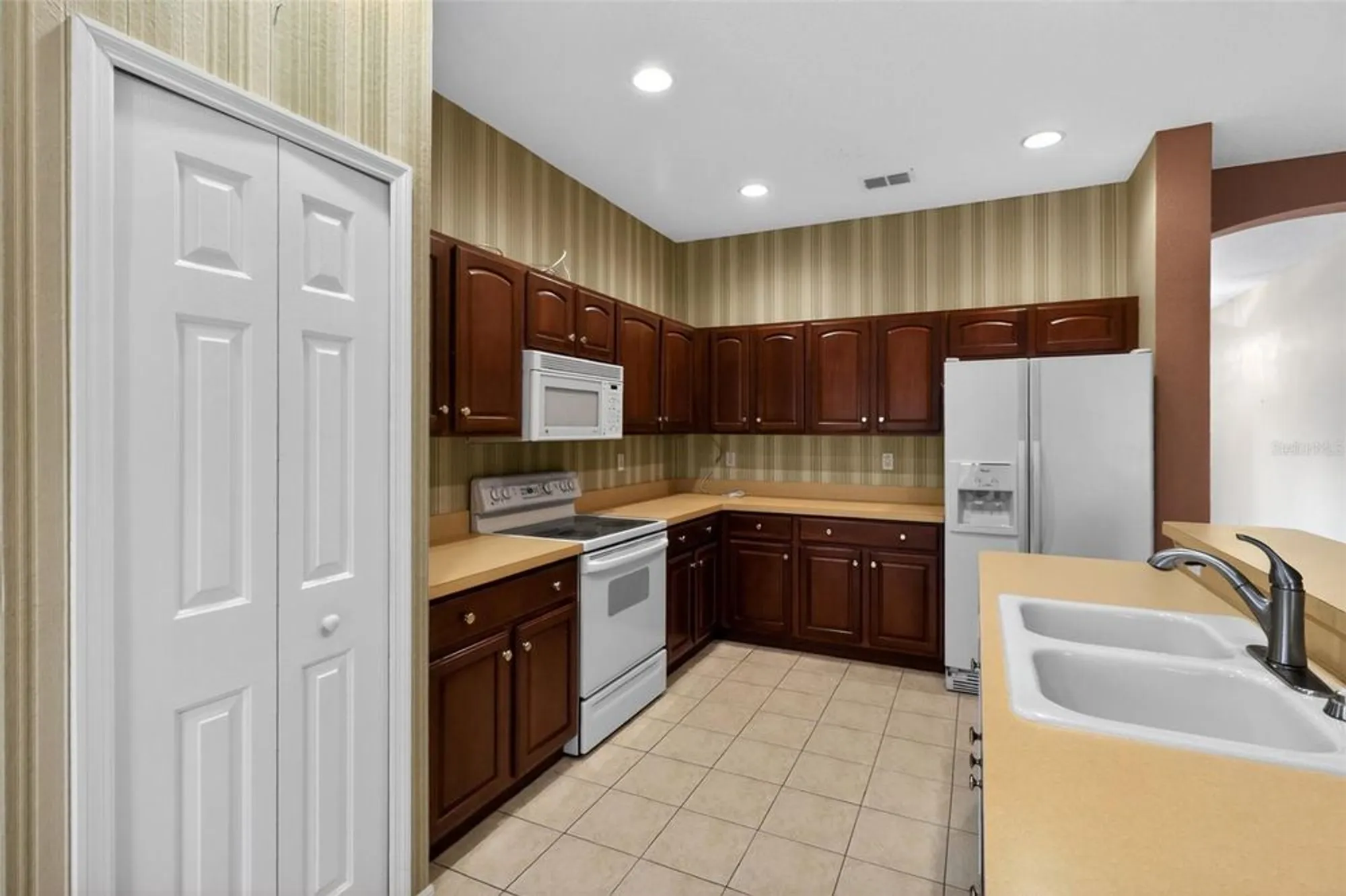 Property Slideshow image 10 of 25 | 2453 pleasant hill ln, Holiday, FL, 34691