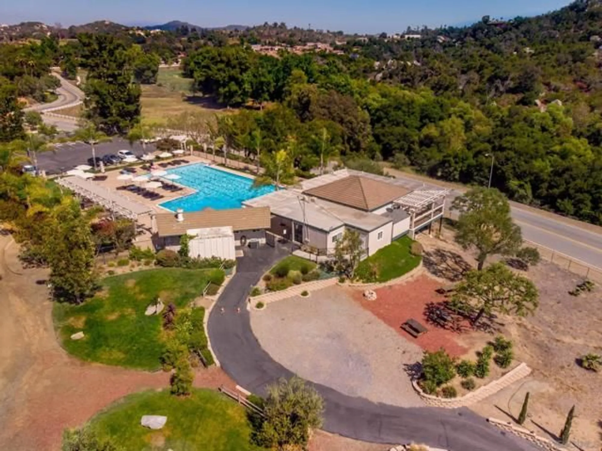 Property Slideshow image 28 of 34 | 10562 aspen gln, Escondido, CA, 92026