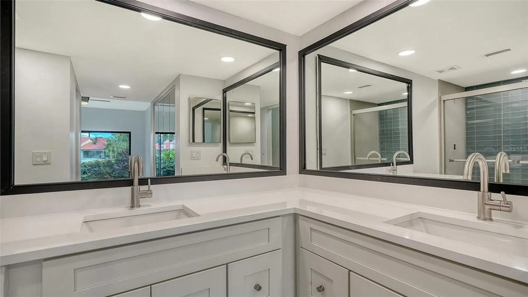 Property Slideshow image 18 of 48 | 5027 kestral park # 64, Sarasota, FL, 34231