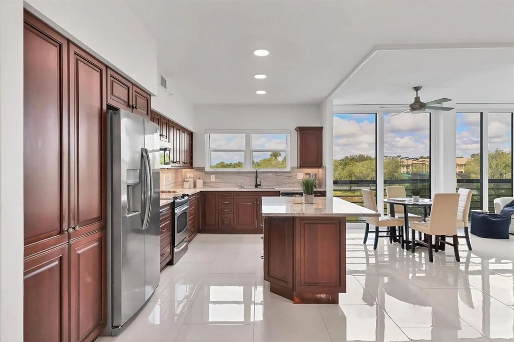 Property Slideshow image 12 of 51 | 5408 eagles point cir apt 102, Sarasota, FL, 34231