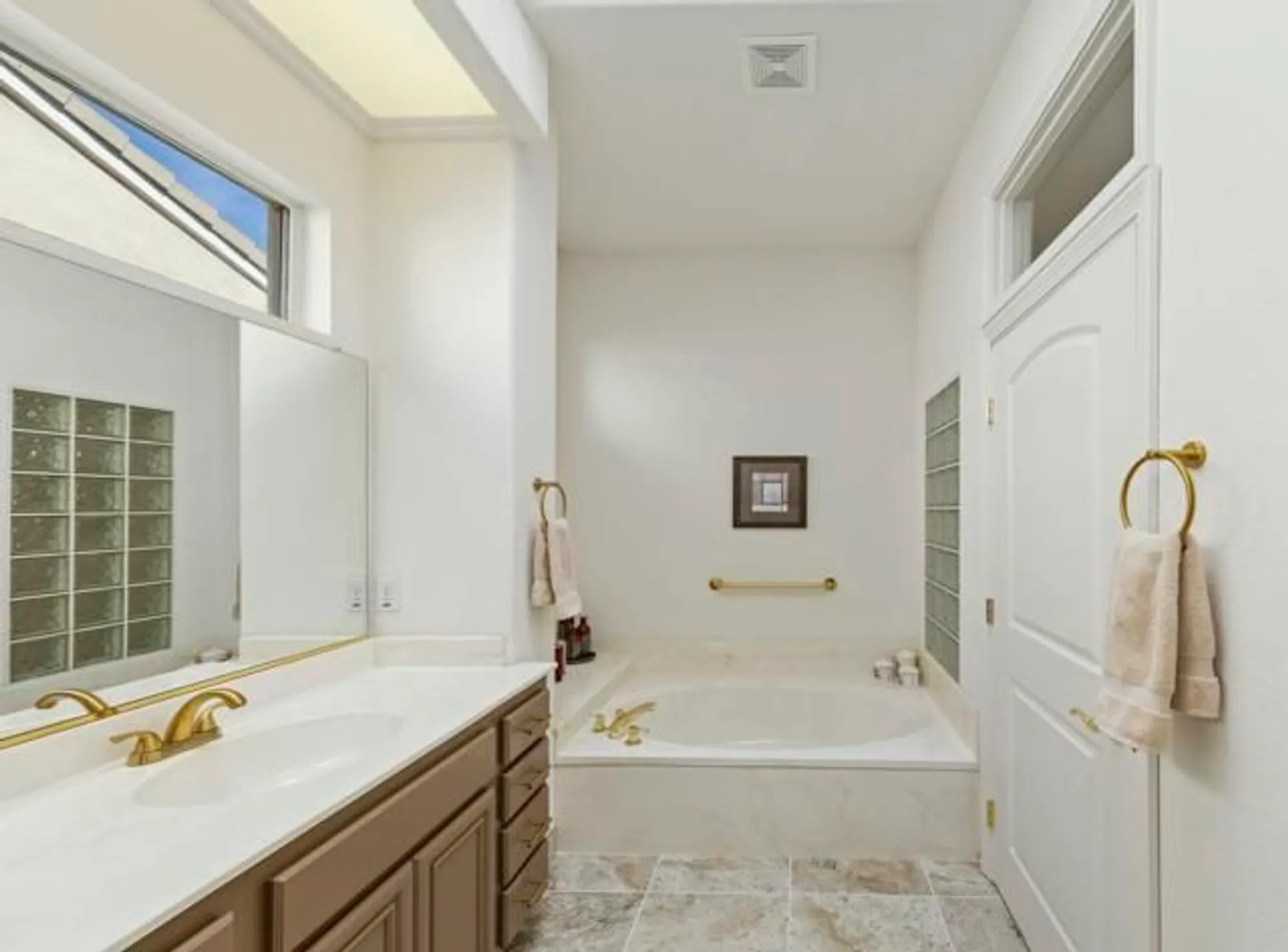 Property Slideshow image 21 of 38 | 38129 grand oaks ave, Palm Desert, CA, 92211