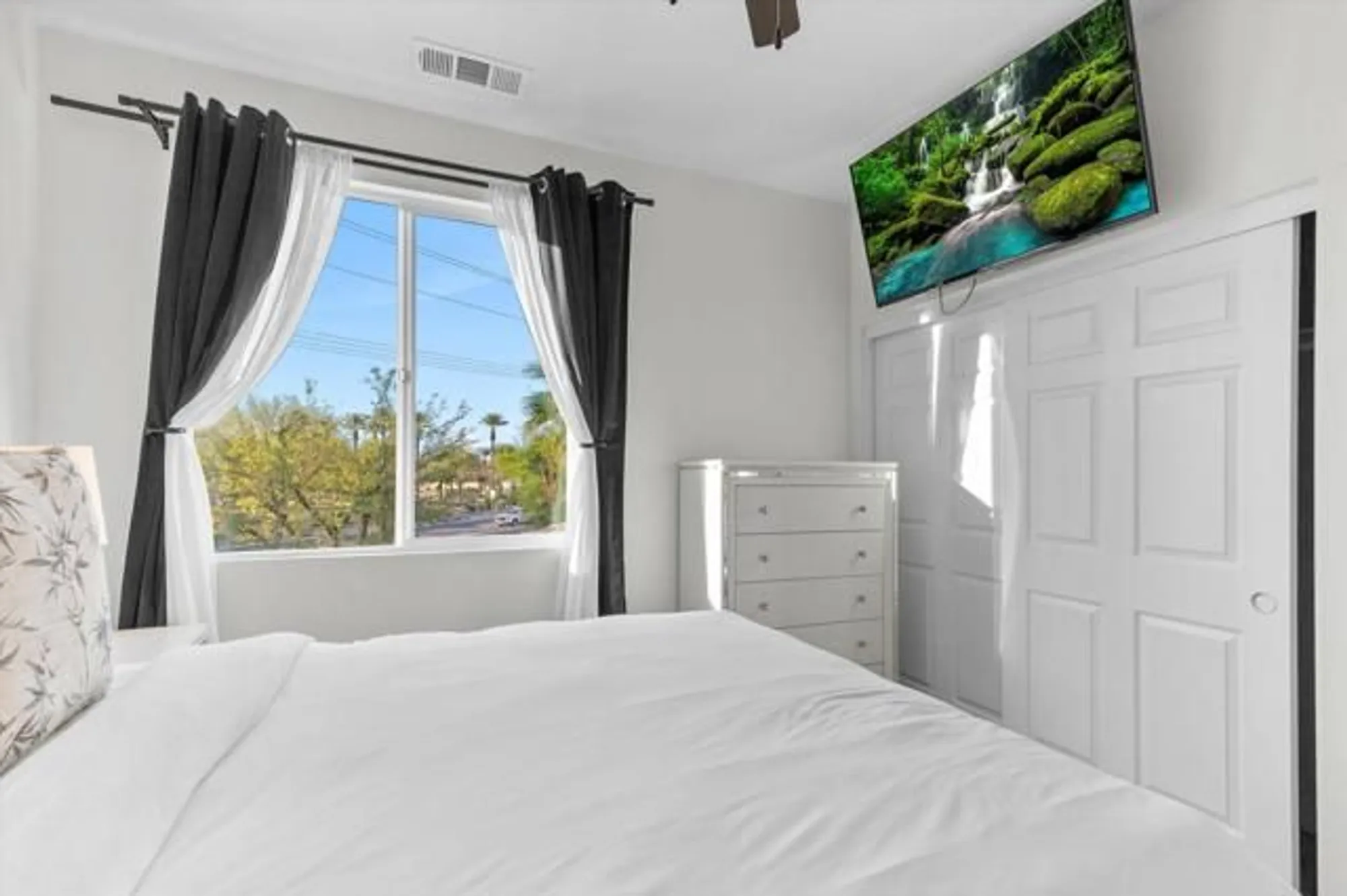 Property Slideshow image 19 of 29 | 84020 colibri ct, Indio, CA, 92203