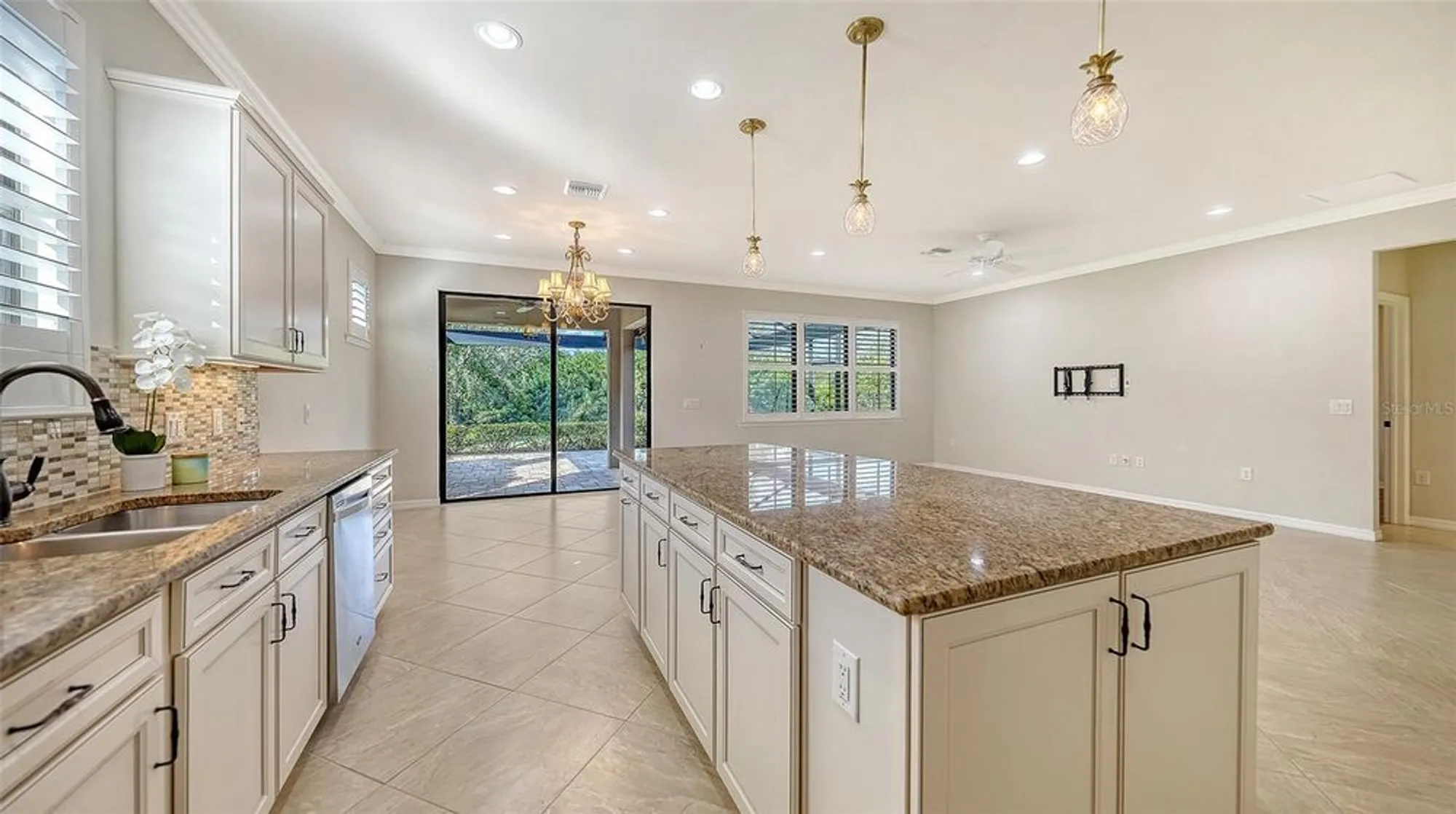 Property Slideshow image 12 of 64 | 5934 caspian tern dr, Sarasota, FL, 34238