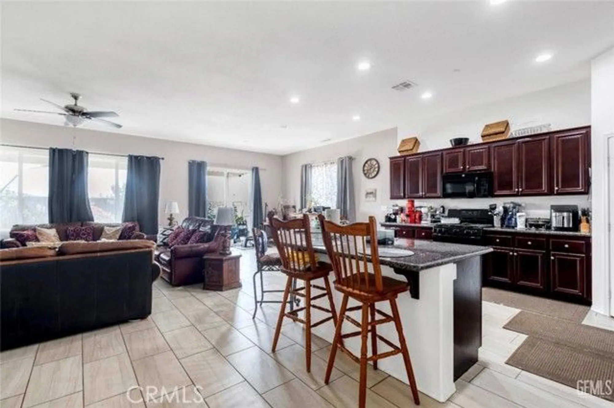 Property Slideshow image 23 of 27 | 9903 francois ln, Bakersfield, CA, 93306
