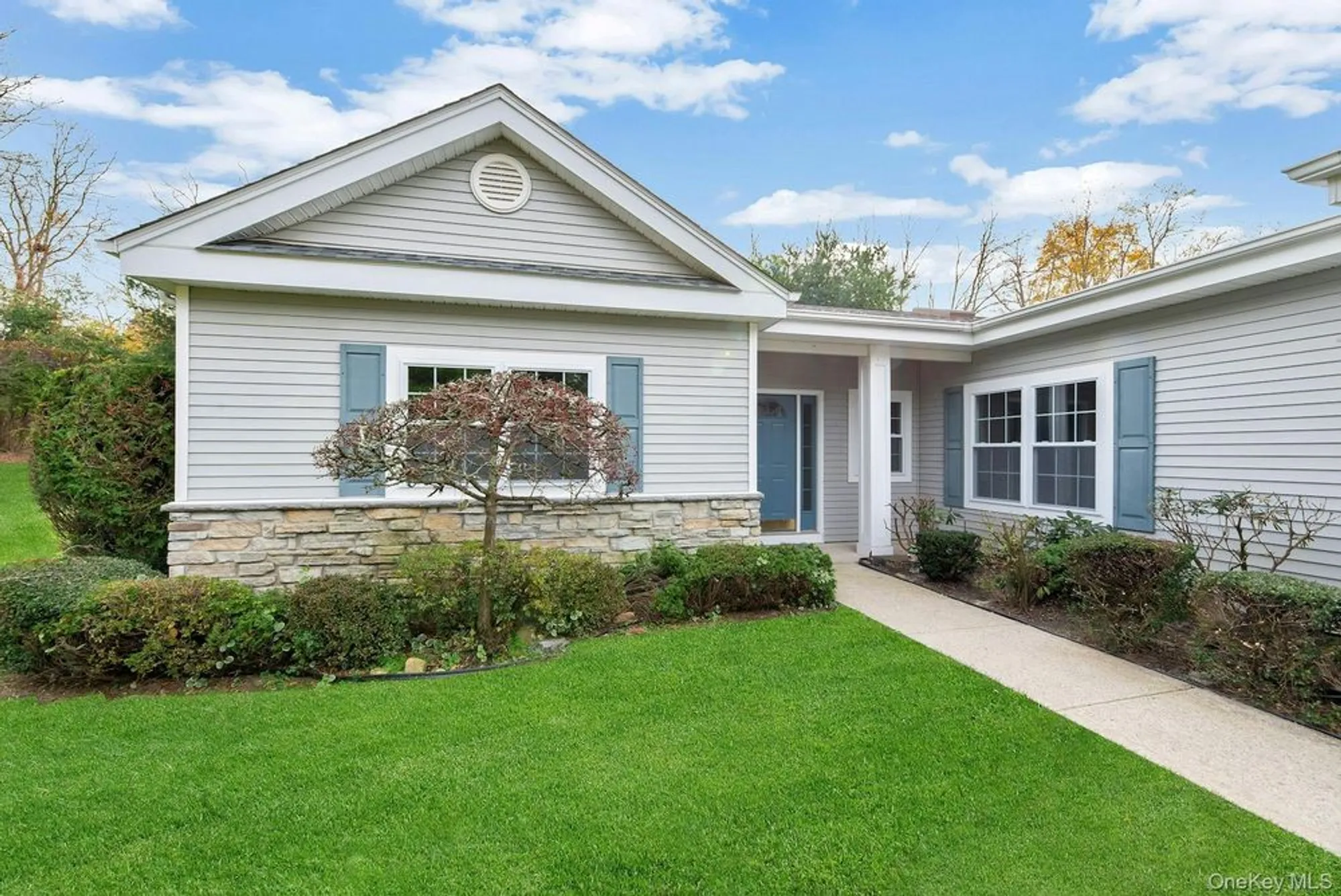 Property Slideshow image 2 of 41 | 509 oak bluff ct, Moriches, NY, 11955