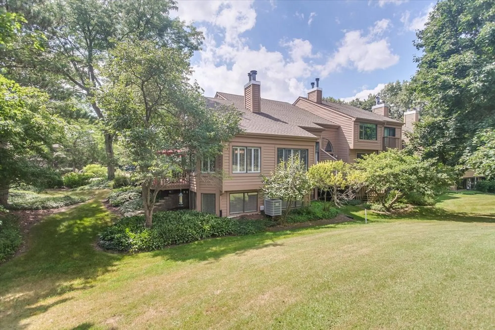 Property Slideshow image 34 of 42 | 970 longmeadow ct, Lake Barrington, IL, 60010