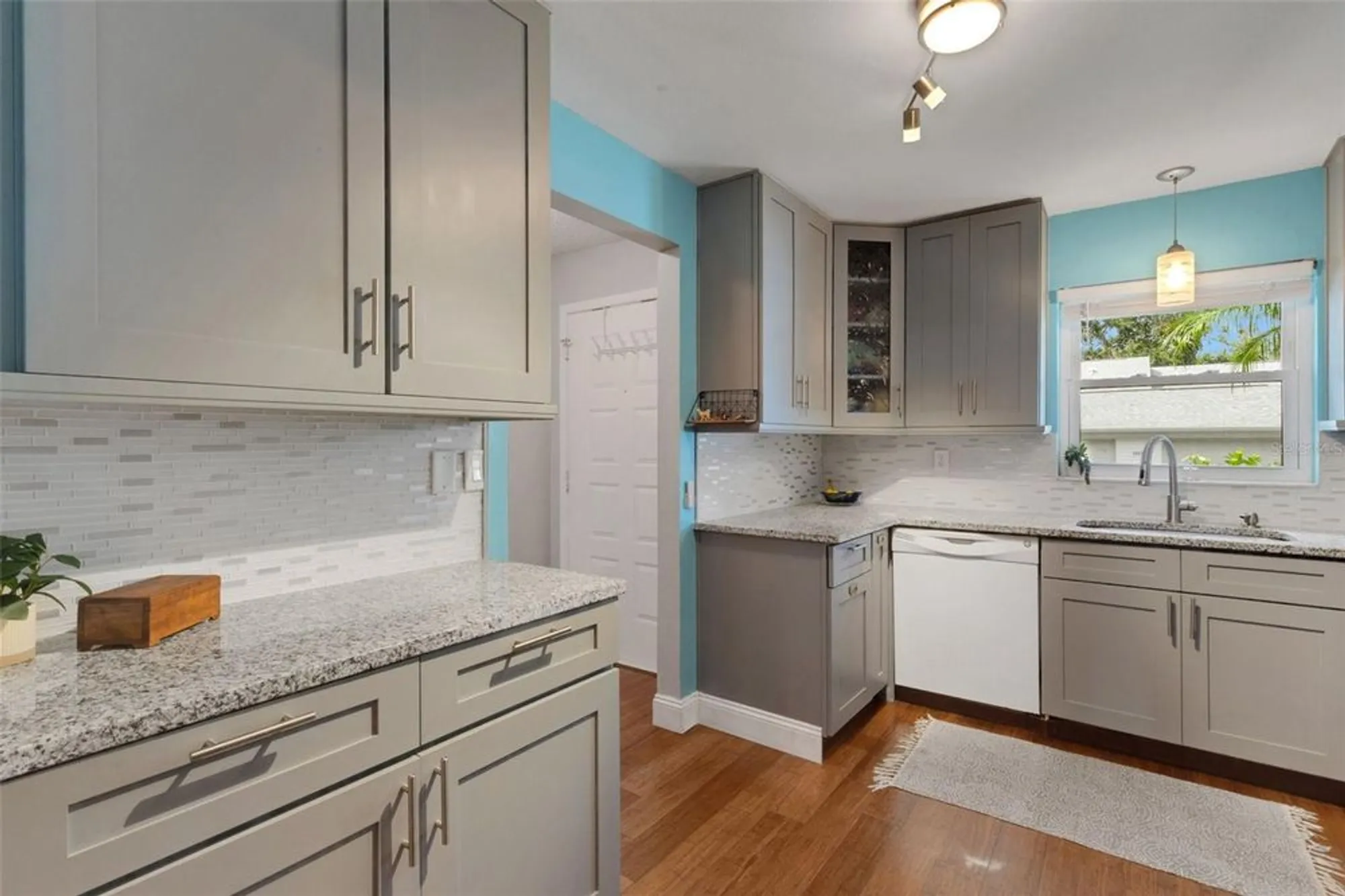 Property Slideshow image 7 of 91 | 1065 tartan dr c, Palm Harbor, FL, 34684