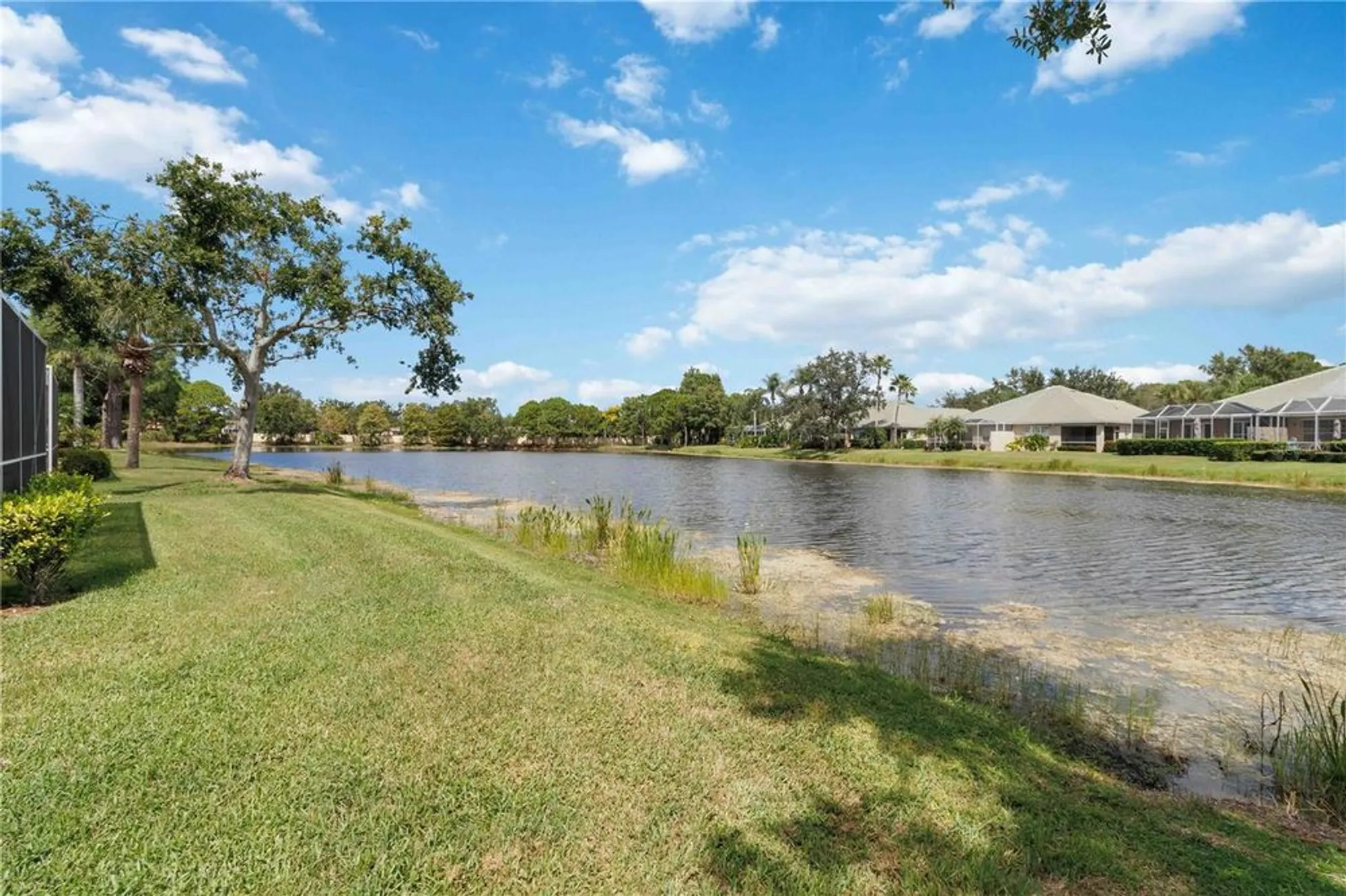 Property Slideshow image 9 of 51 | 4939 lakescene pl, Sarasota, FL, 34243