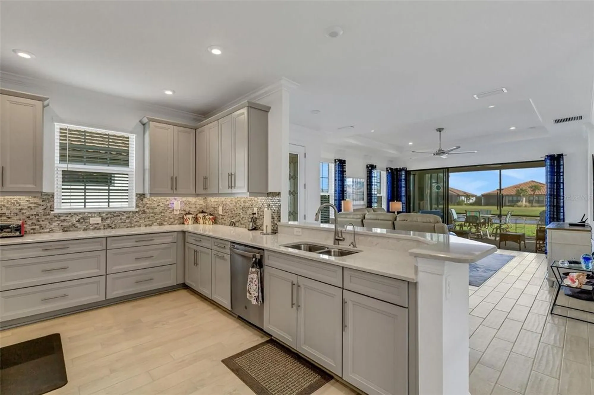 Property Slideshow image 16 of 57 | 4727 motta ct, Bradenton, FL, 34211