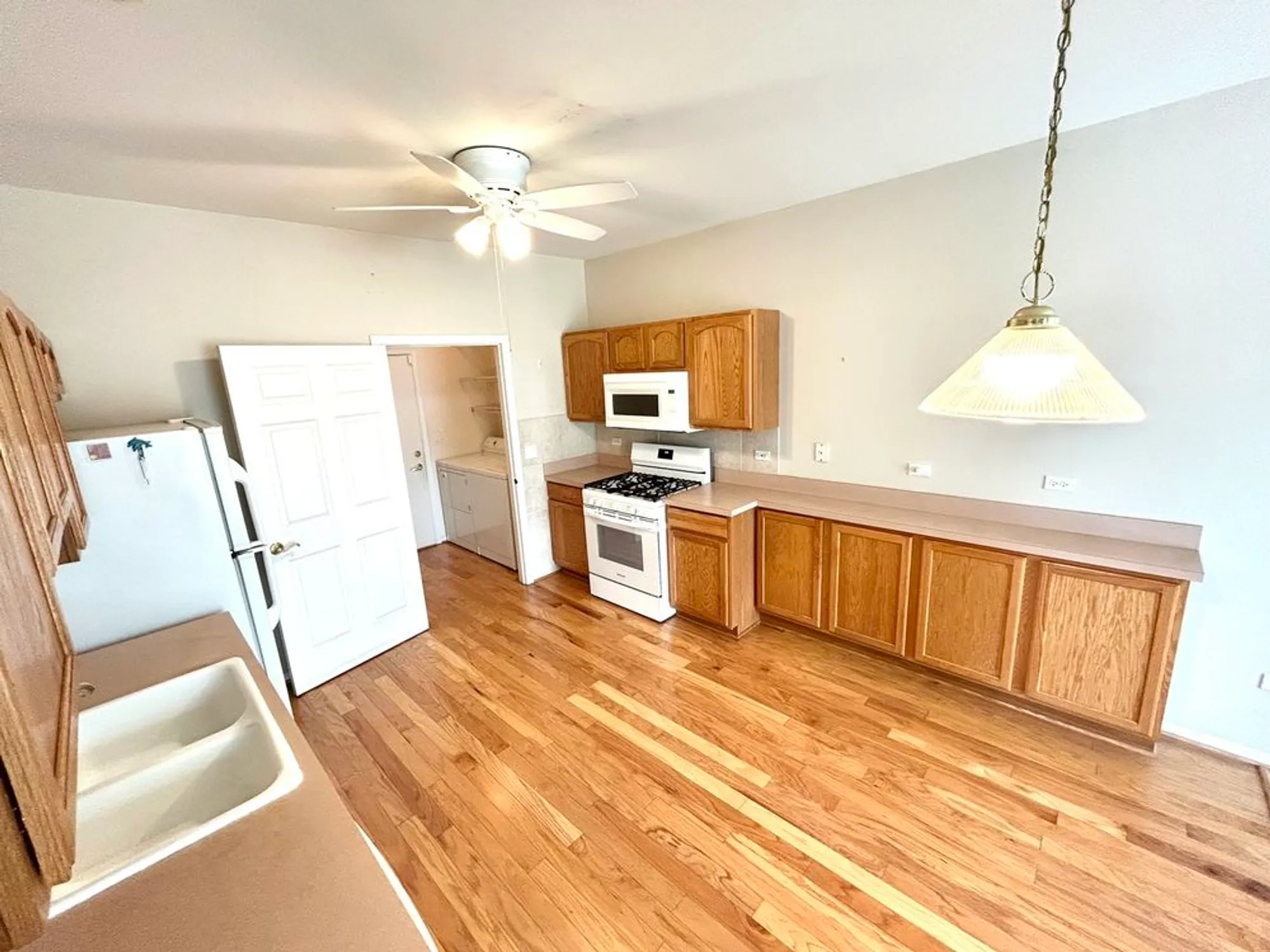 Property Slideshow image 13 of 19 | 21531 wolf lake way, Crest Hill, IL, 60403