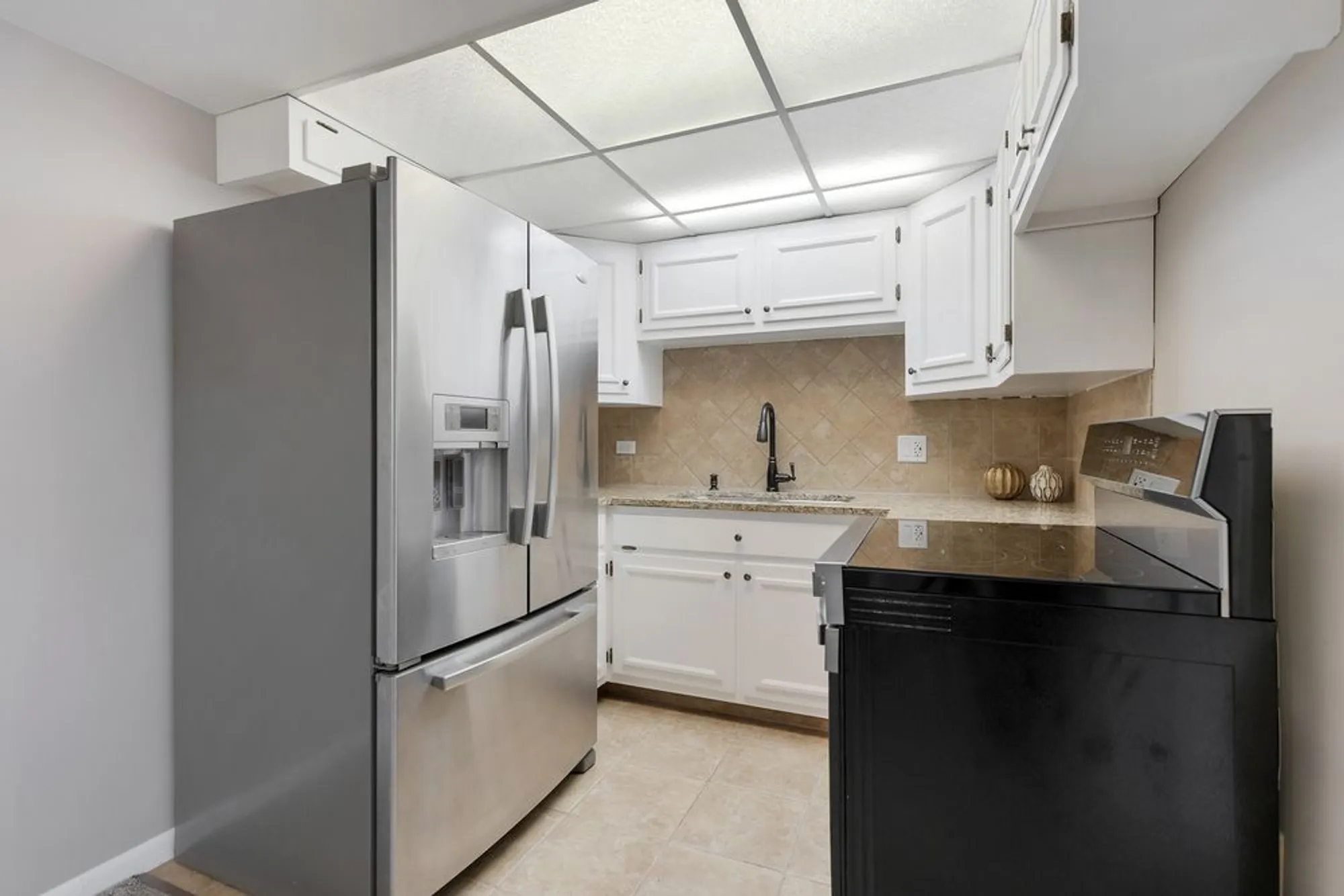 Property Slideshow image 10 of 19 | 2900 maple ave 17e, Downers Grove, IL, 60515