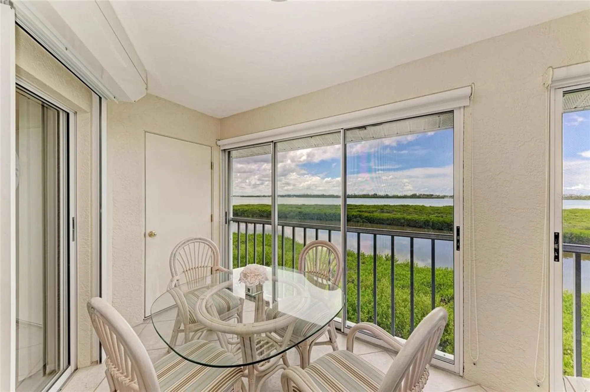 Property Slideshow image 27 of 45 | 1247 edgewater cir # 1247, Bradenton, FL, 34209