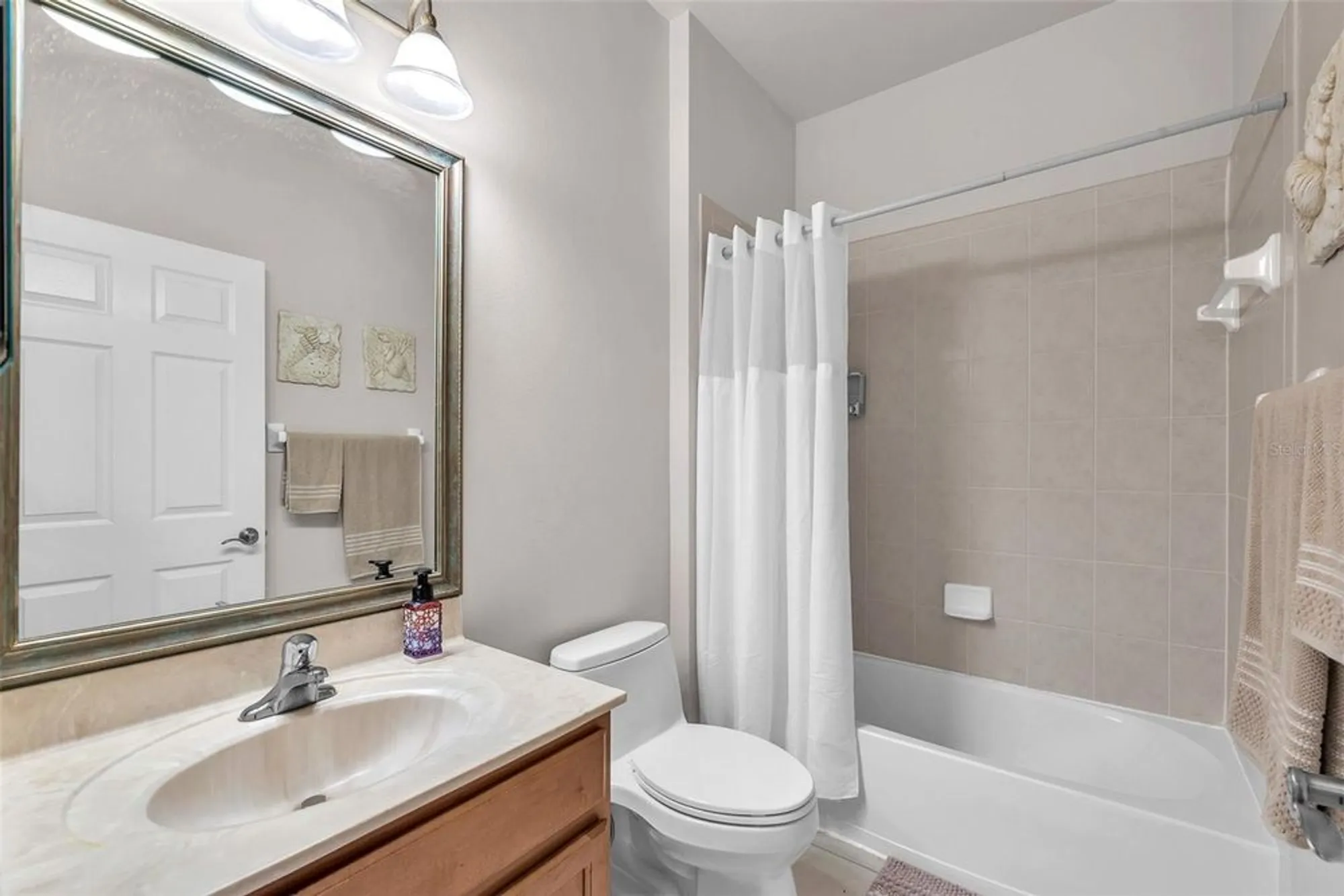 Property Slideshow image 23 of 51 | 321 silver falls dr, Apollo Beach, FL, 33572