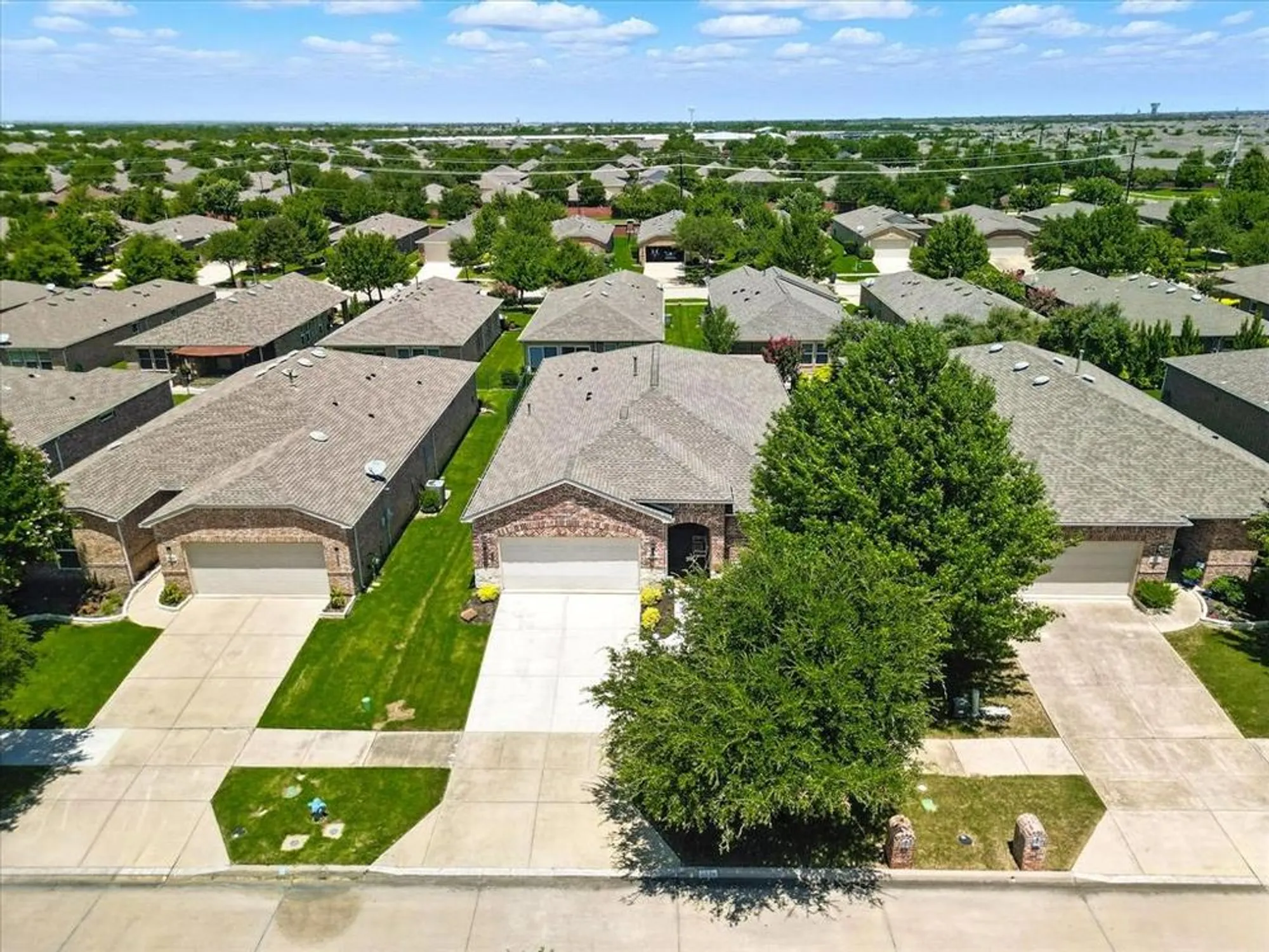 Property Slideshow image 27 of 40 | 2528 oyster bay dr, Frisco, TX, 75036