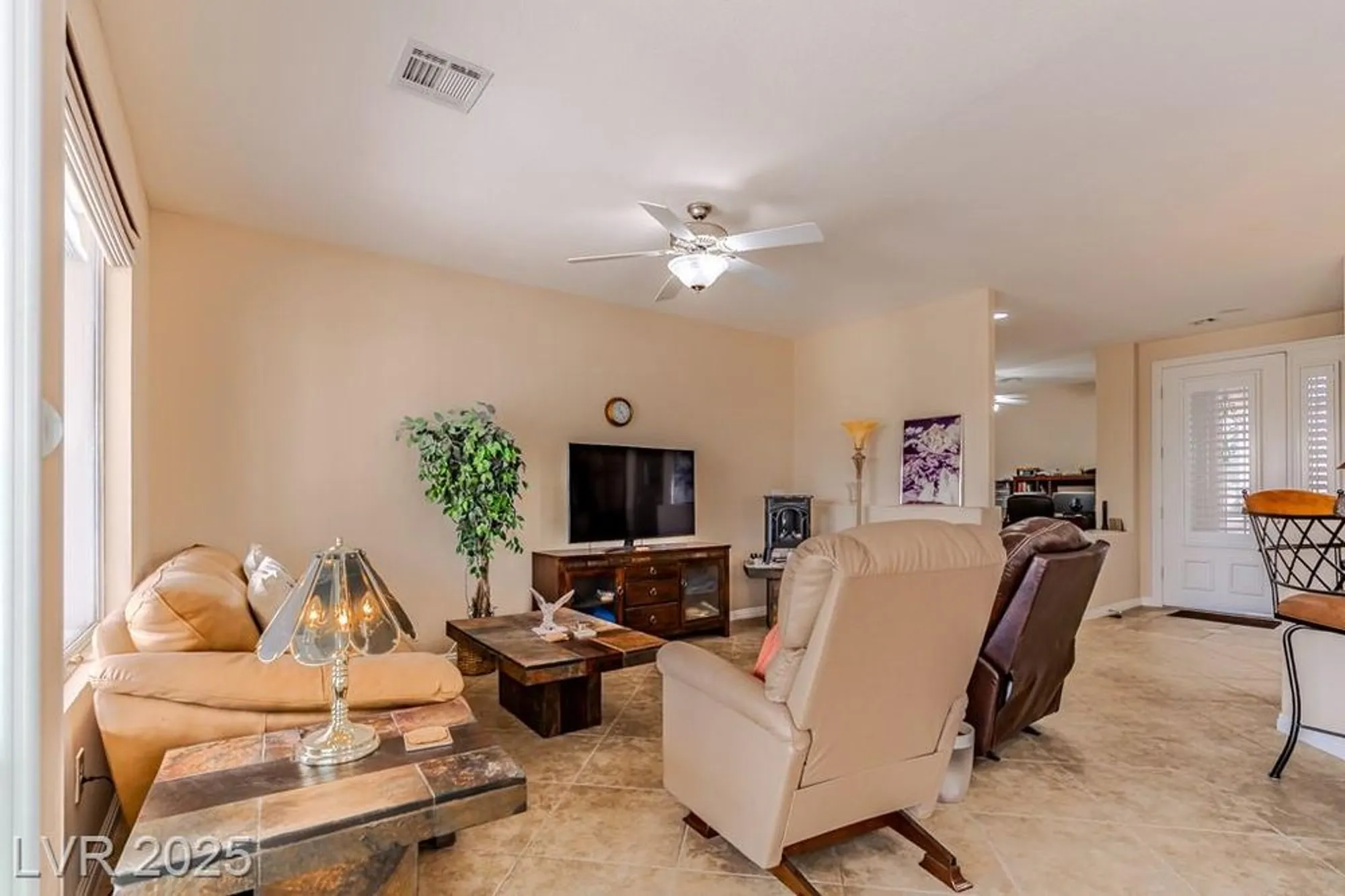 Property Slideshow image 10 of 65 | 5110 silenzio st, Las Vegas, NV, 89135