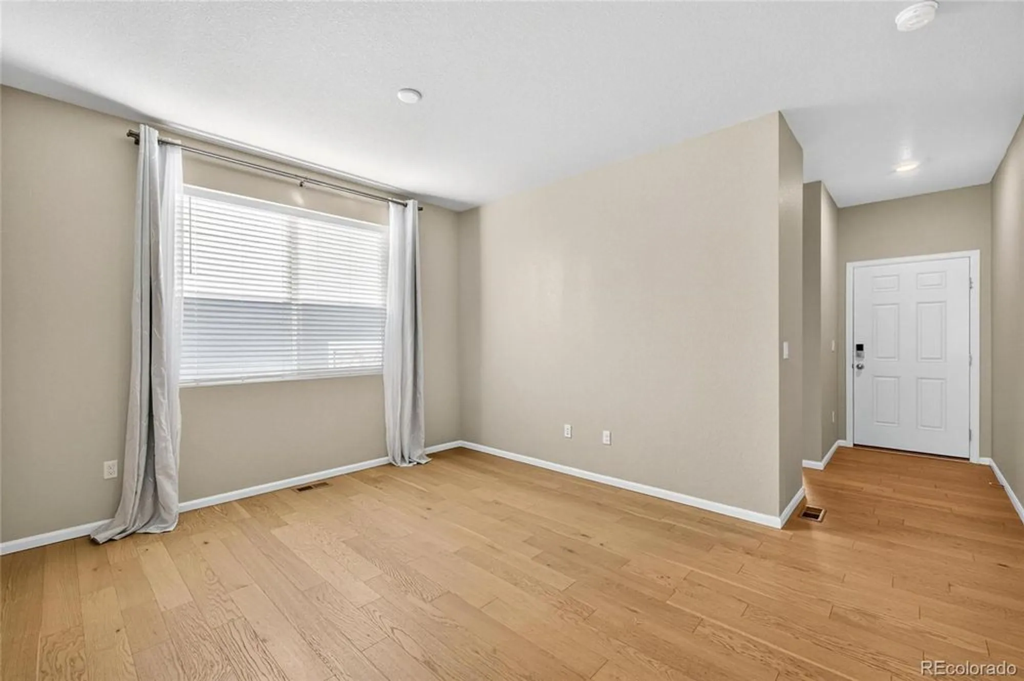 Property Slideshow image 10 of 27 | 3685 sandy vista ln, Castle Rock, CO, 80104