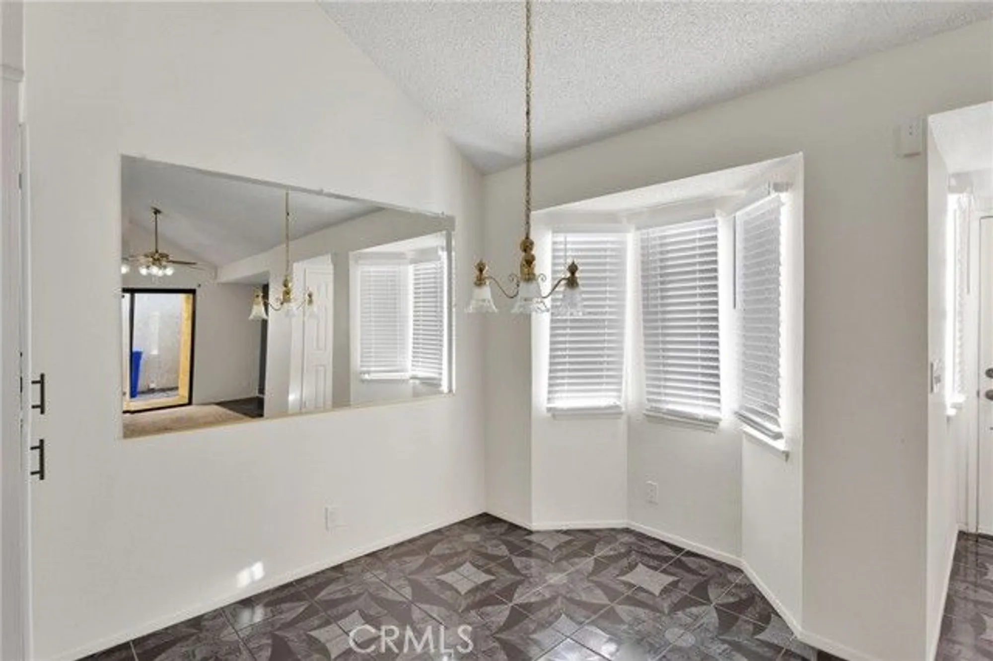 Property Slideshow image 11 of 50 | 11659 pepper ln, Apple Valley, CA, 92308