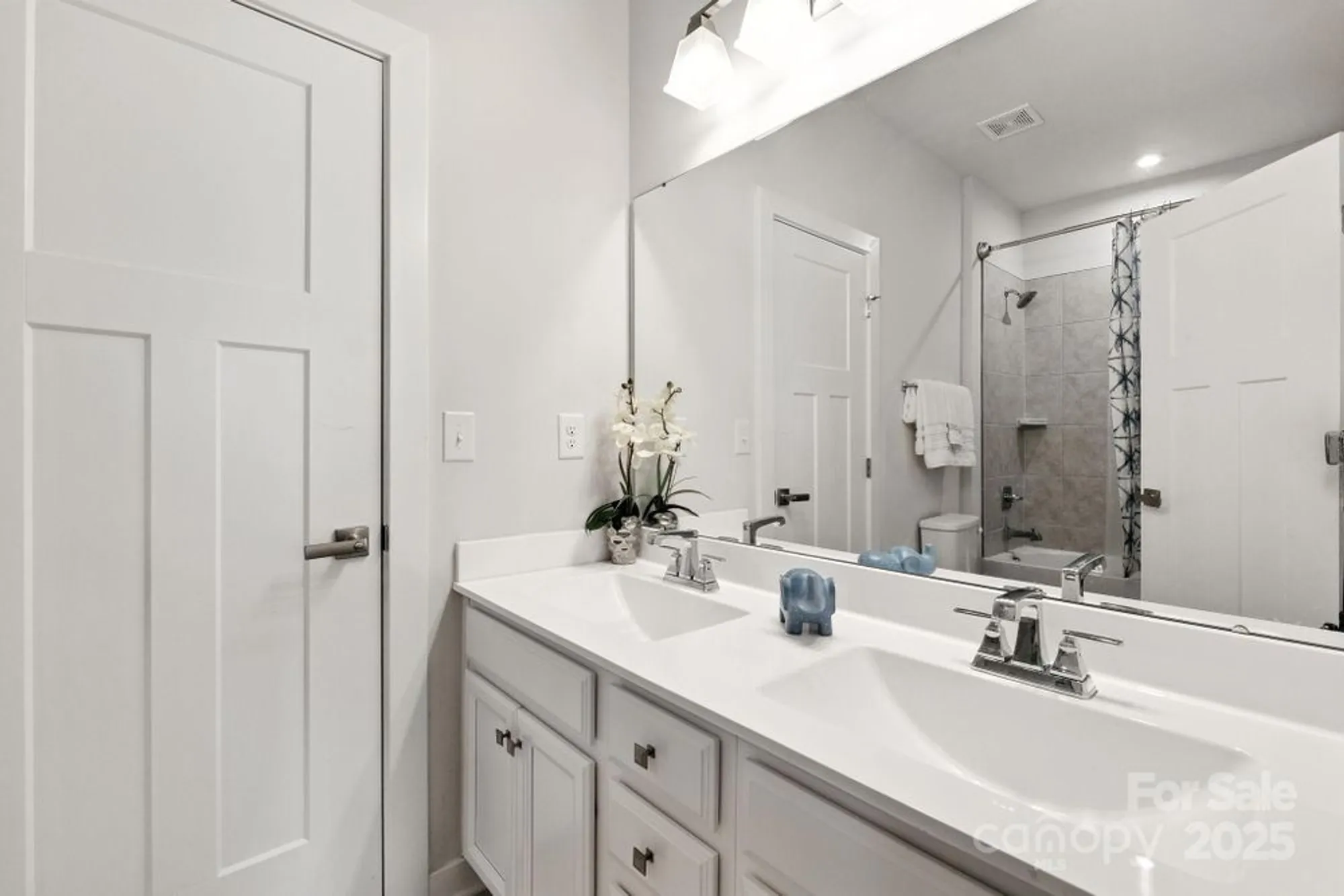 Property Slideshow image 20 of 32 | 5112 larewood dr, Charlotte, NC, 28215