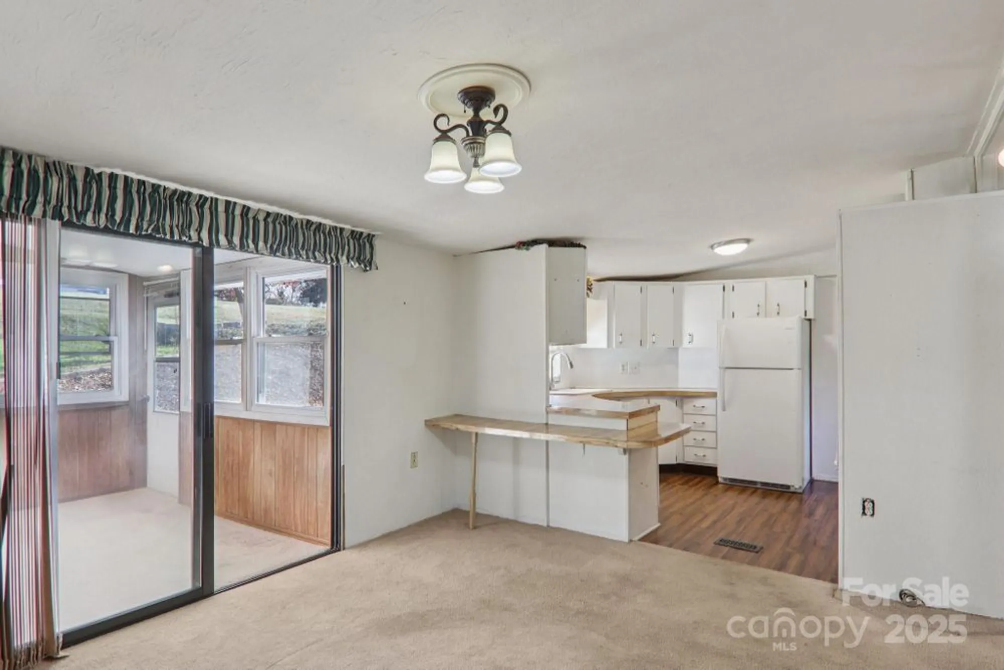 Property Slideshow image 12 of 44 | 201 cranbrook cir, Hendersonville, NC, 28792